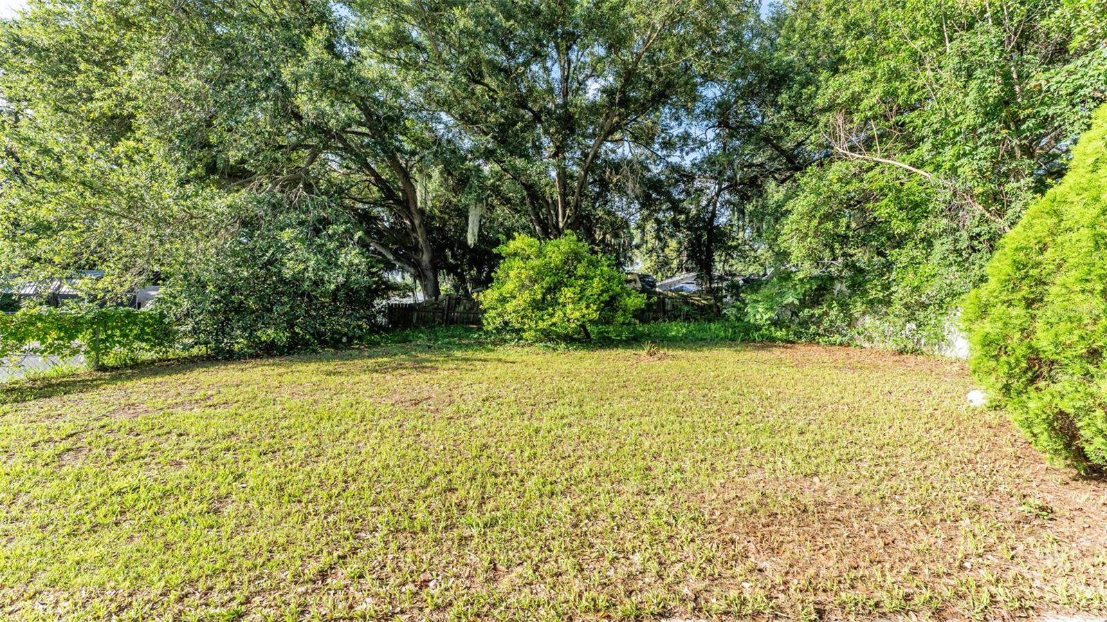 Listing photo 2 for 861 E Lowell St