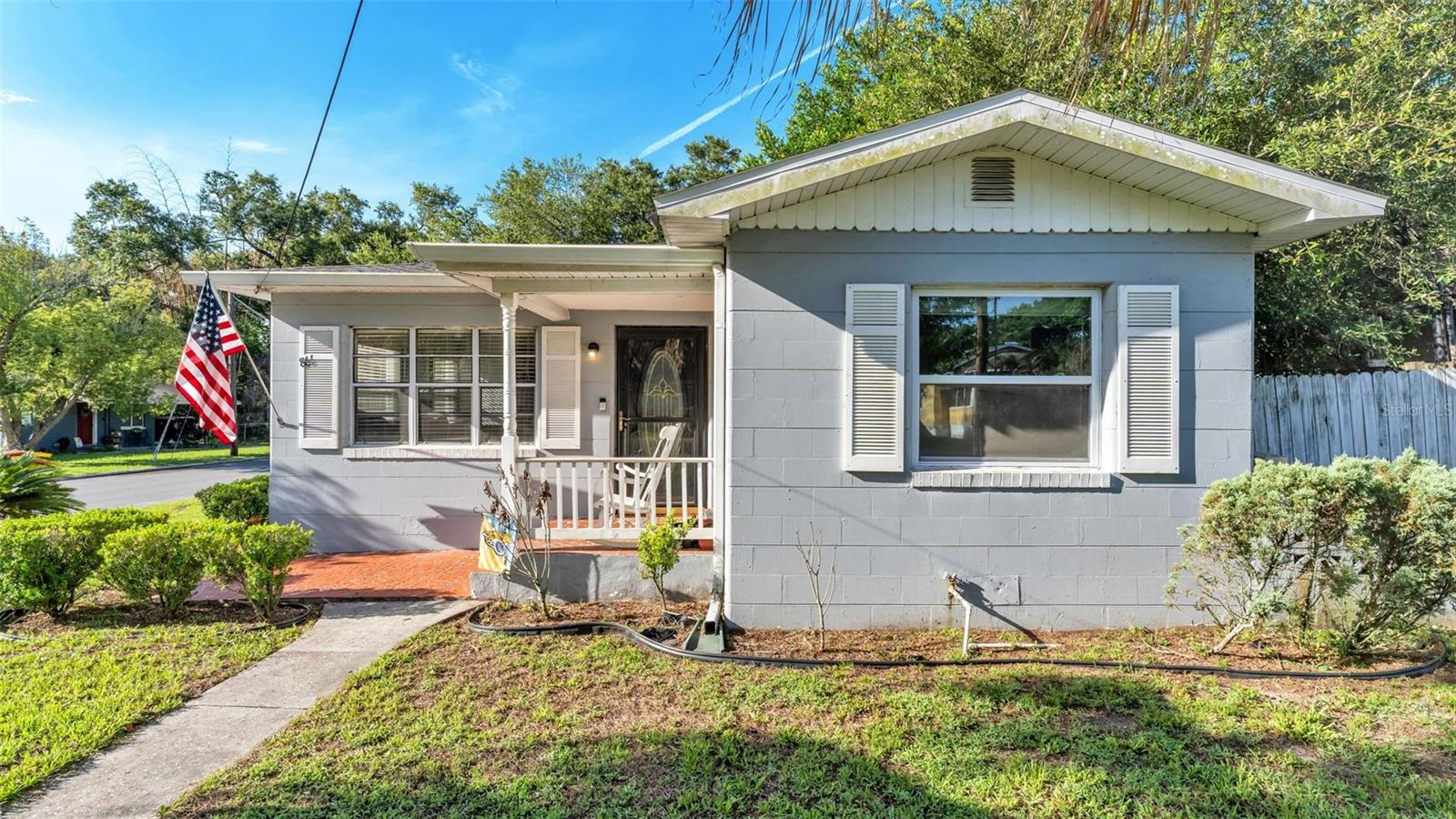 Listing photo 1 for 861 E Lowell St