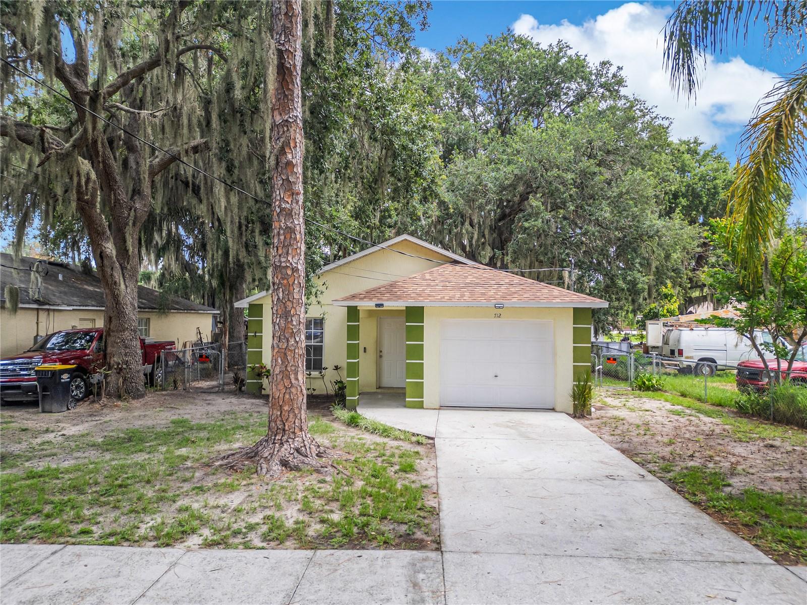 Listing photo 1 for 712 Virginia Ave