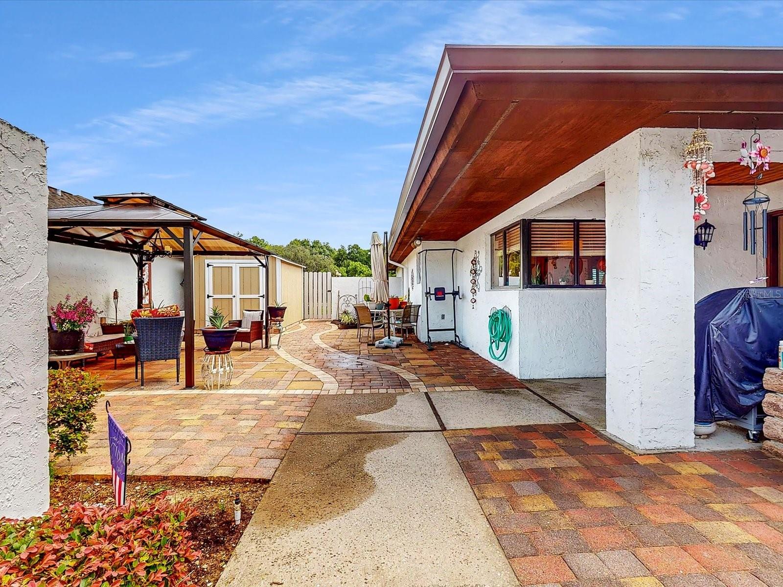 Listing photo 3 for 111 Tuxford Dr