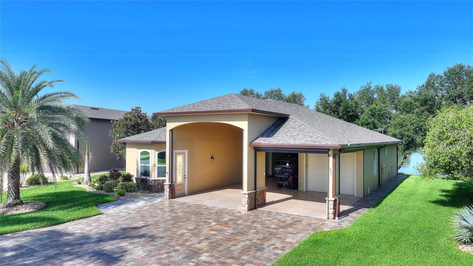 Listing photo 3 for 492 Meandering Way