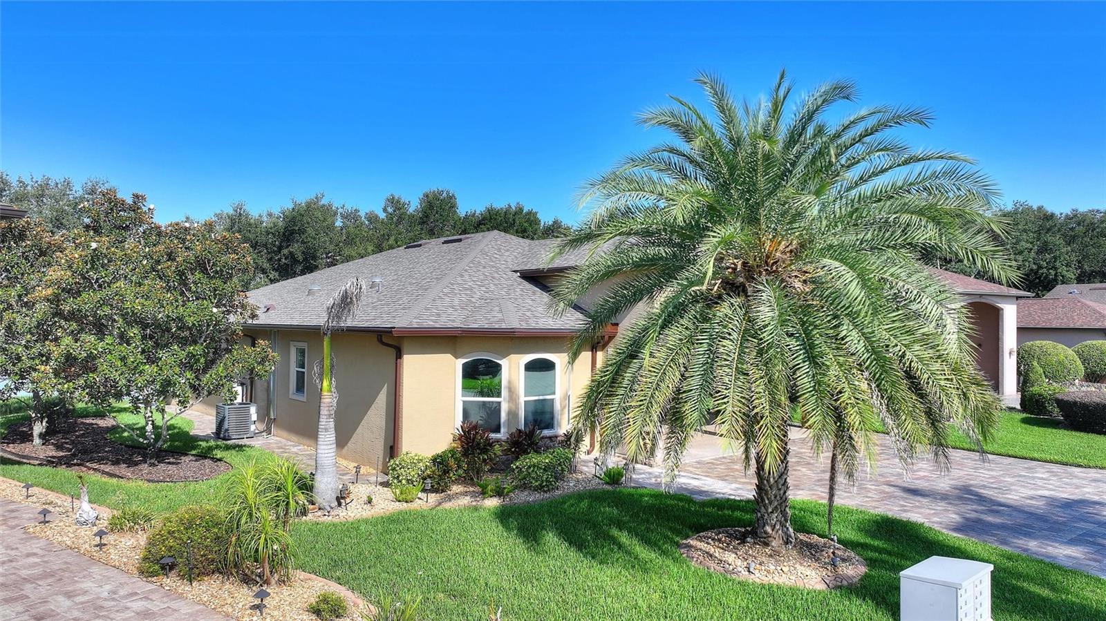 Listing photo 2 for 492 Meandering Way