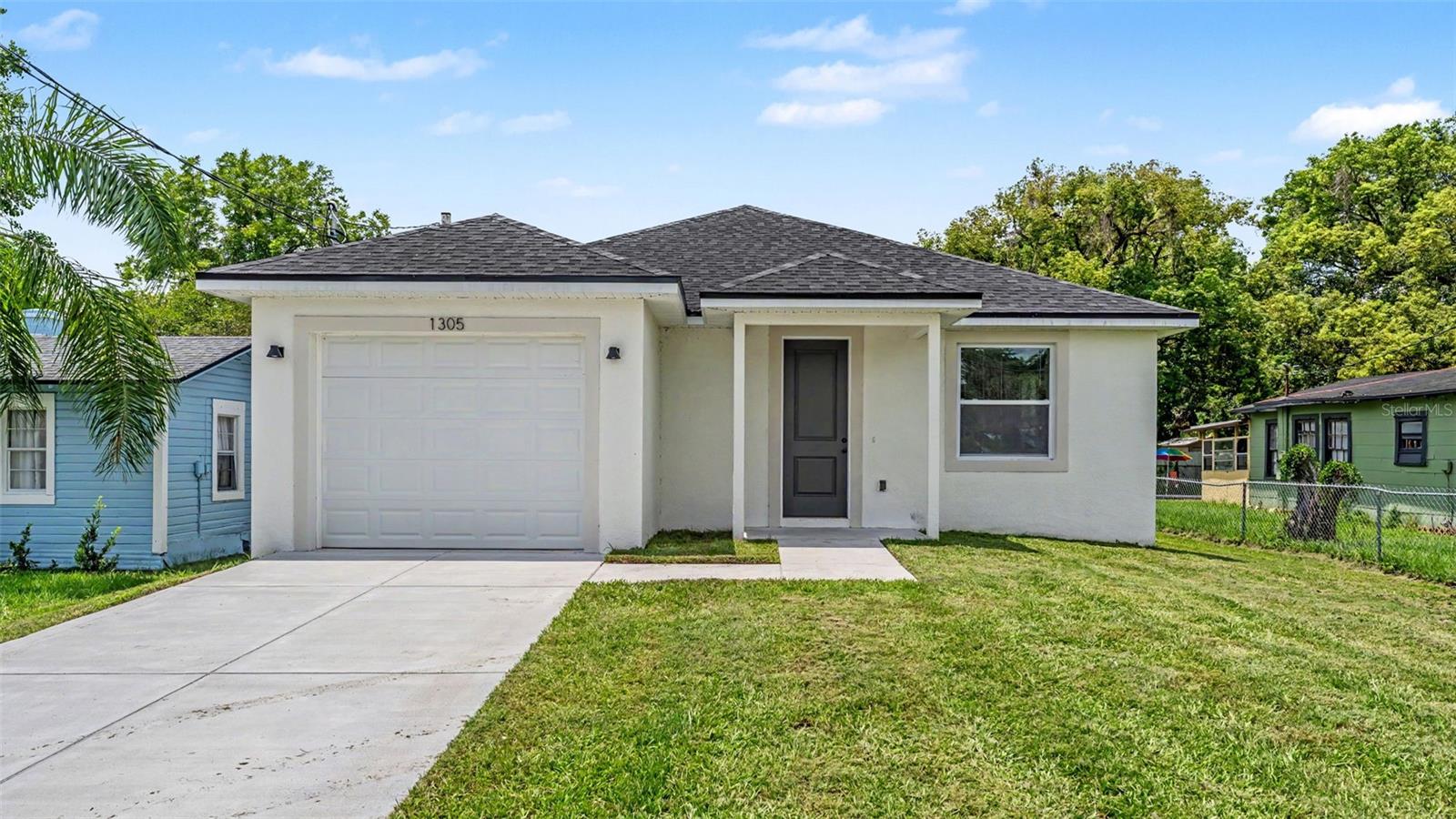 Listing photo 1 for 1305 E Parker St