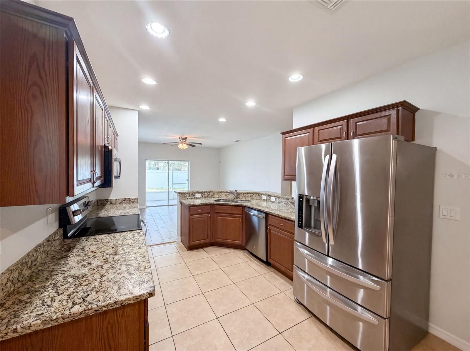 Listing photo 3 for 1048 Bethpage Rd