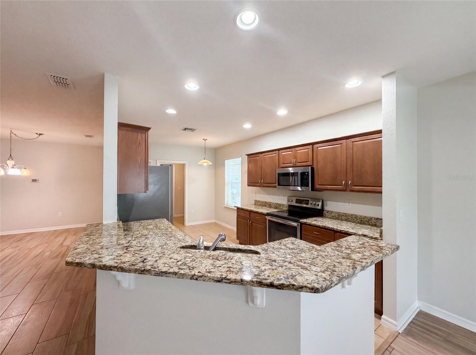 Listing photo 2 for 1048 Bethpage Rd