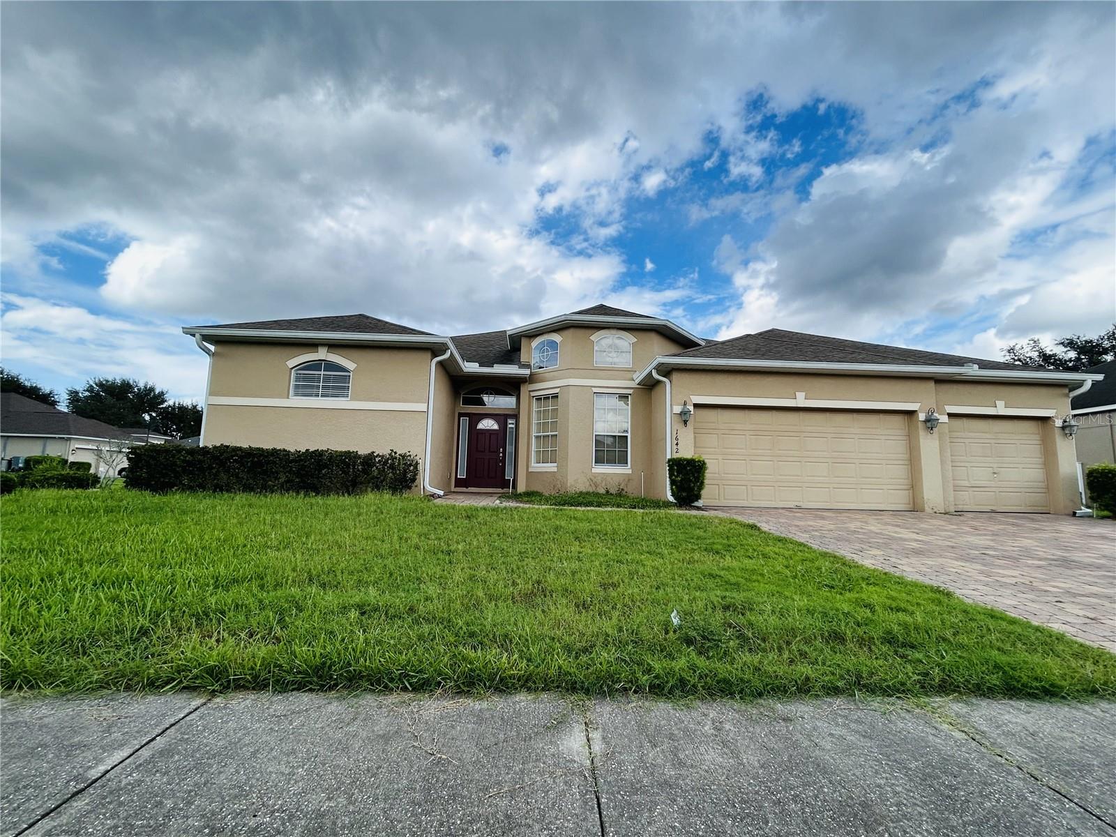 1642 CHANDELLE LANE