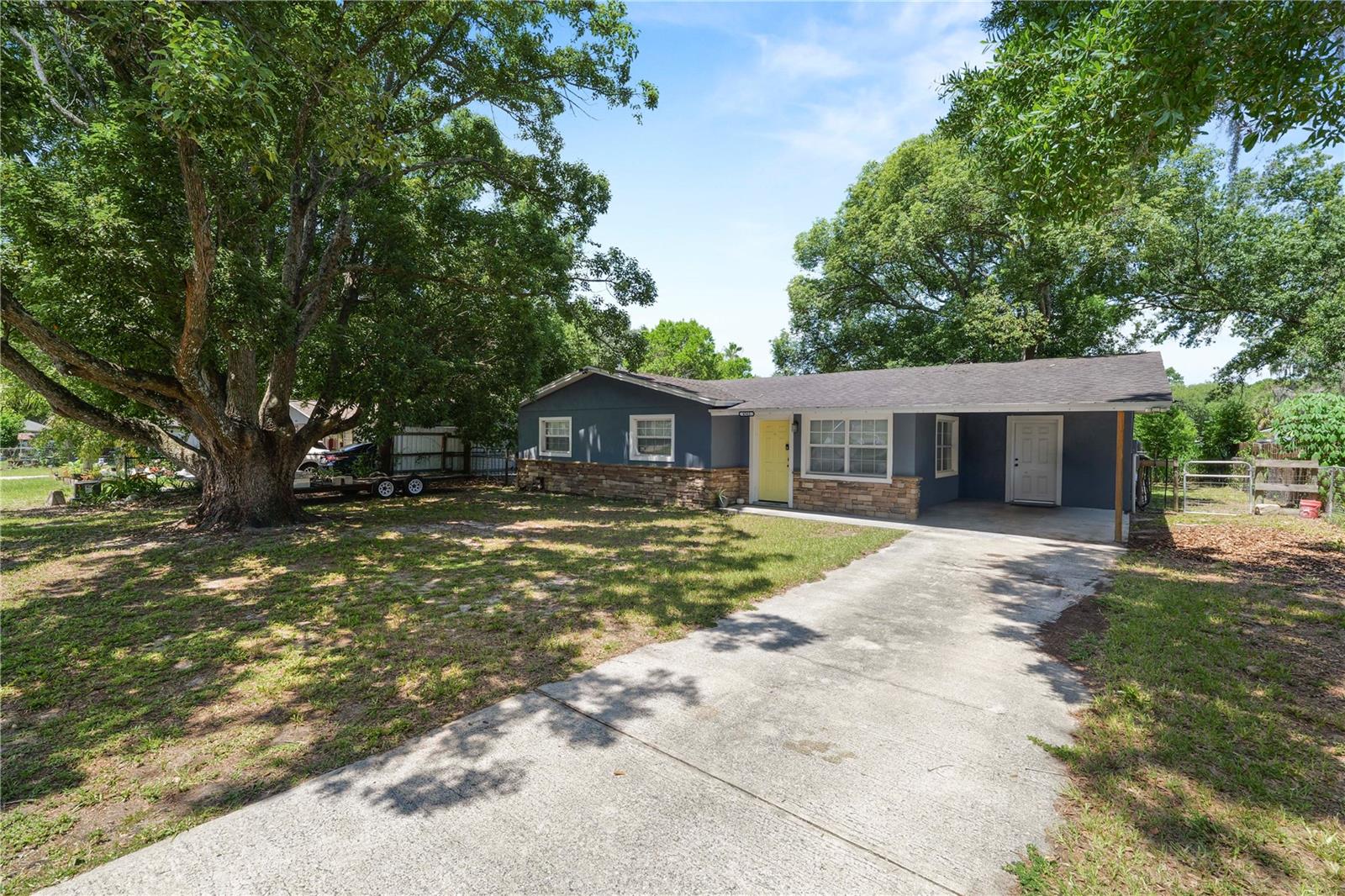 Listing photo 1 for 4561 David Dr