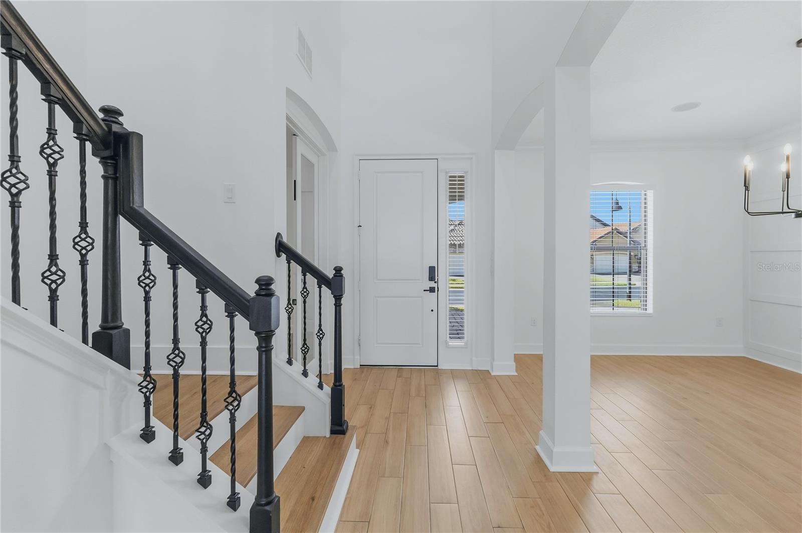 Listing photo 3 for 5785 Saybrook Cir