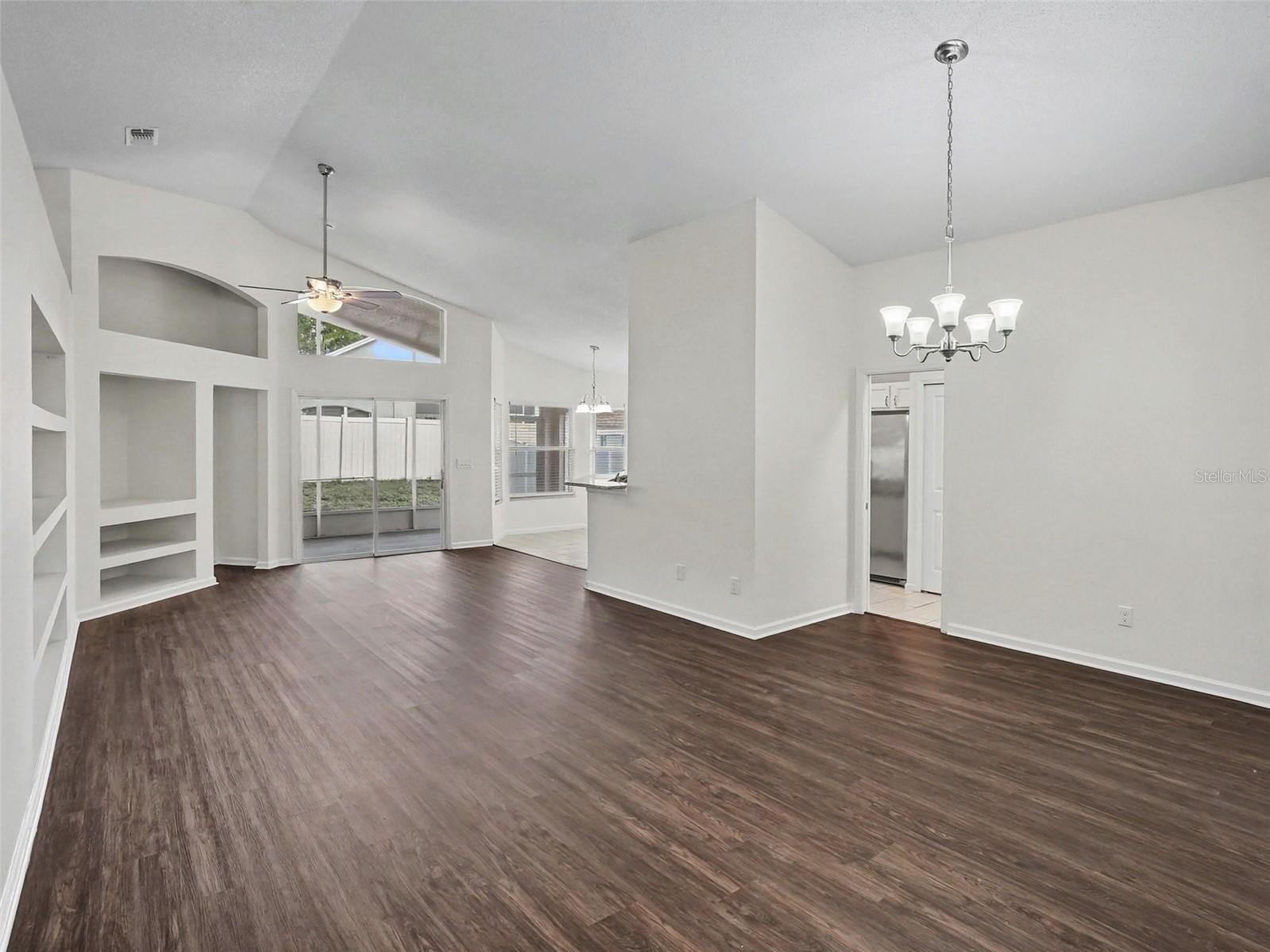 Listing photo 3 for 15854 Bay Vista Dr