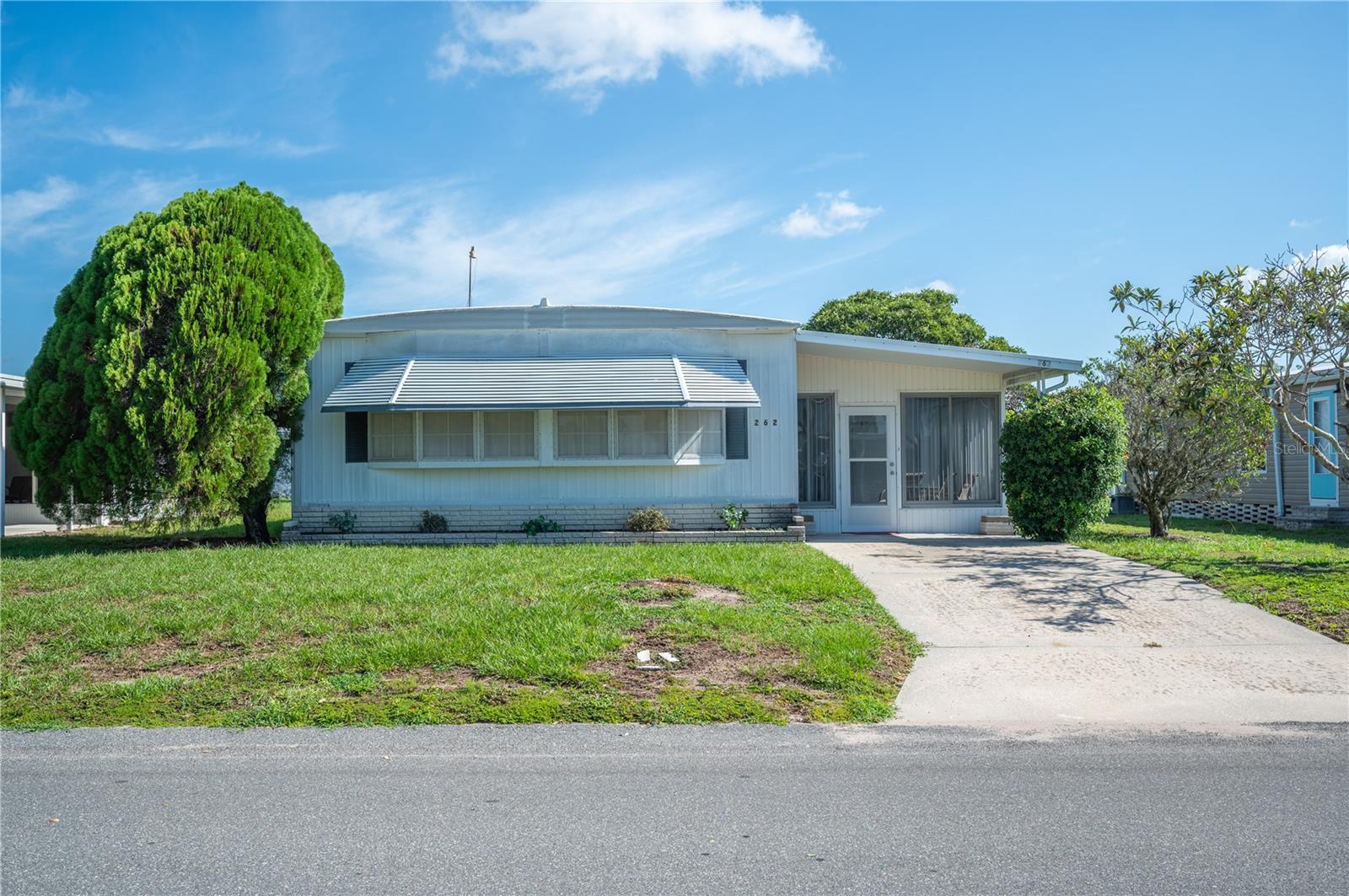 Listing photo 1 for 1610 Reynolds Rd #262