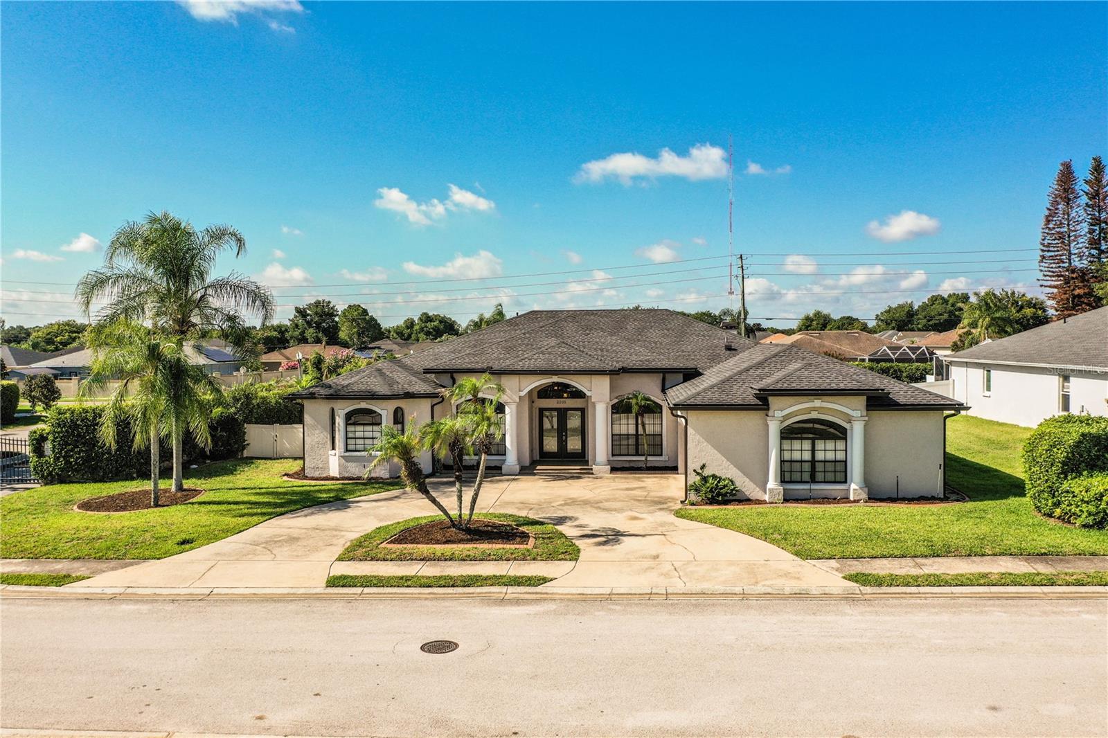 Listing photo 1 for 2205 Chesterfield Cir
