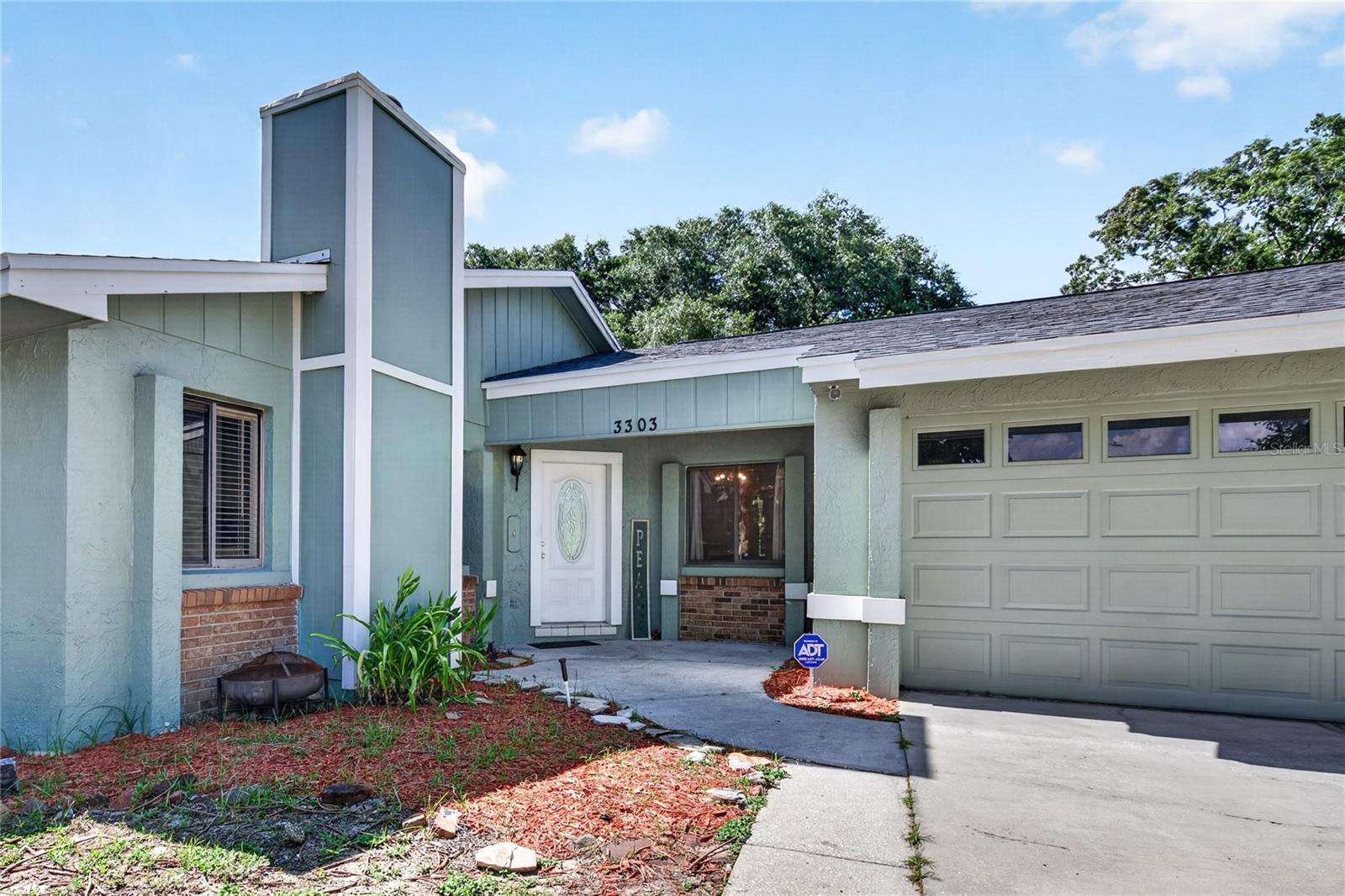 Listing photo 3 for 3303 Foxboro Ct