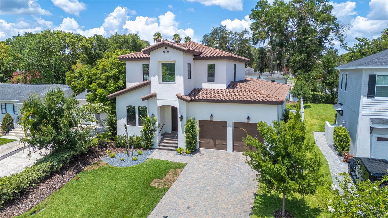Listing photo 2 for 2403 Derbyshire Ave