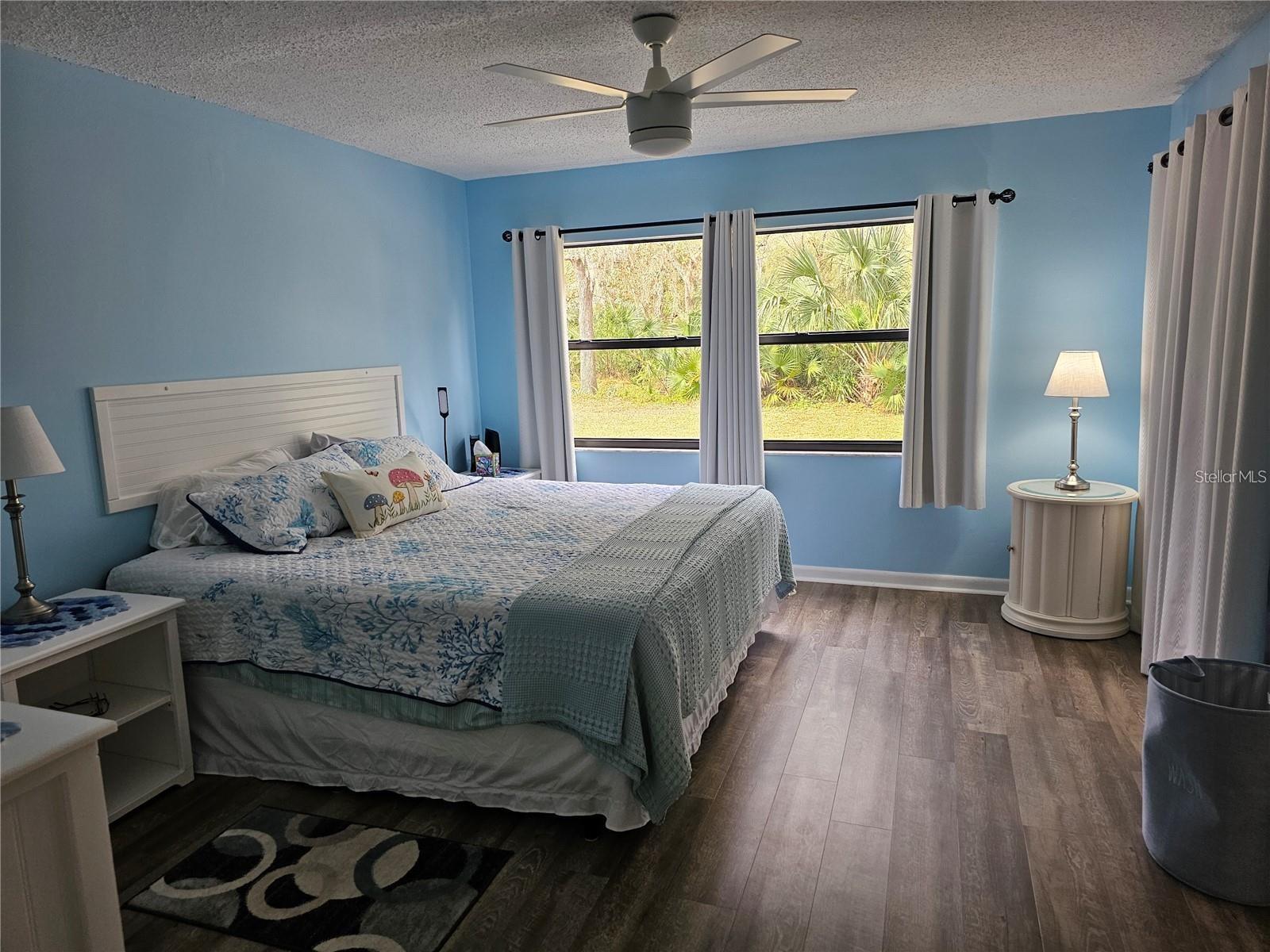 Listing photo 3 for 2104 Granada Ct