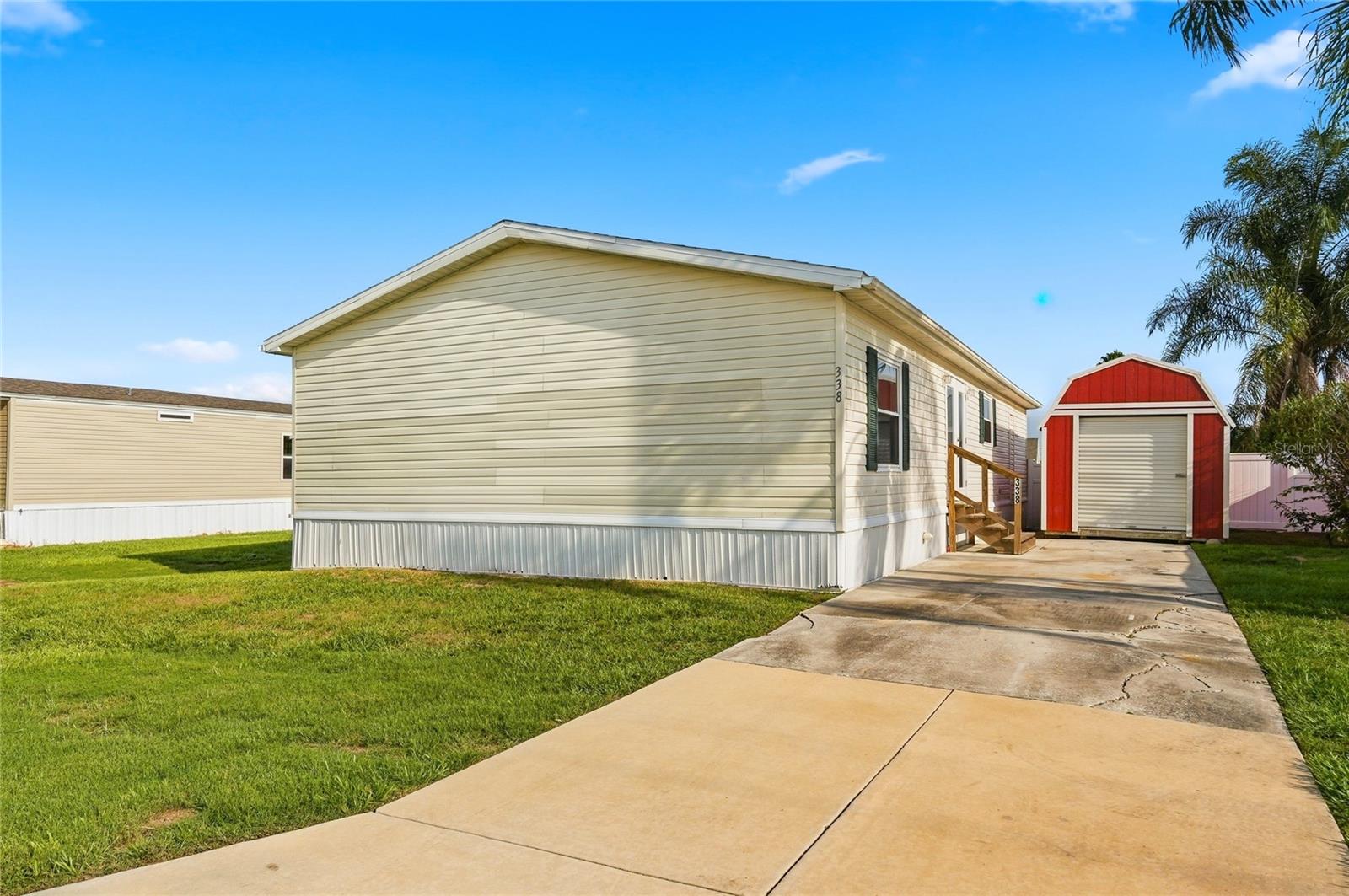 Listing photo 3 for 338 1st Ave N