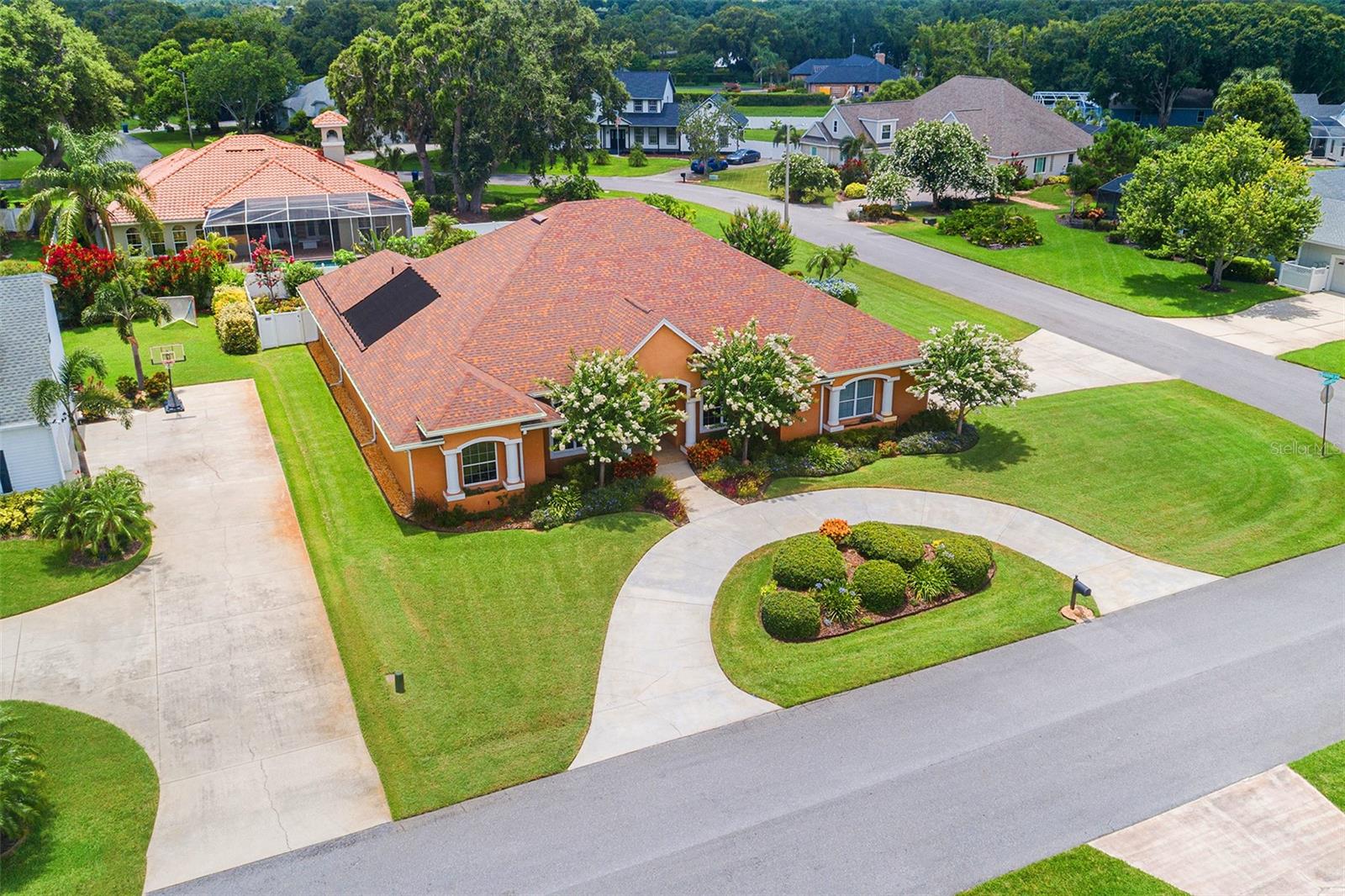 Listing photo 1 for 328 Hamilton Shores Dr Ne