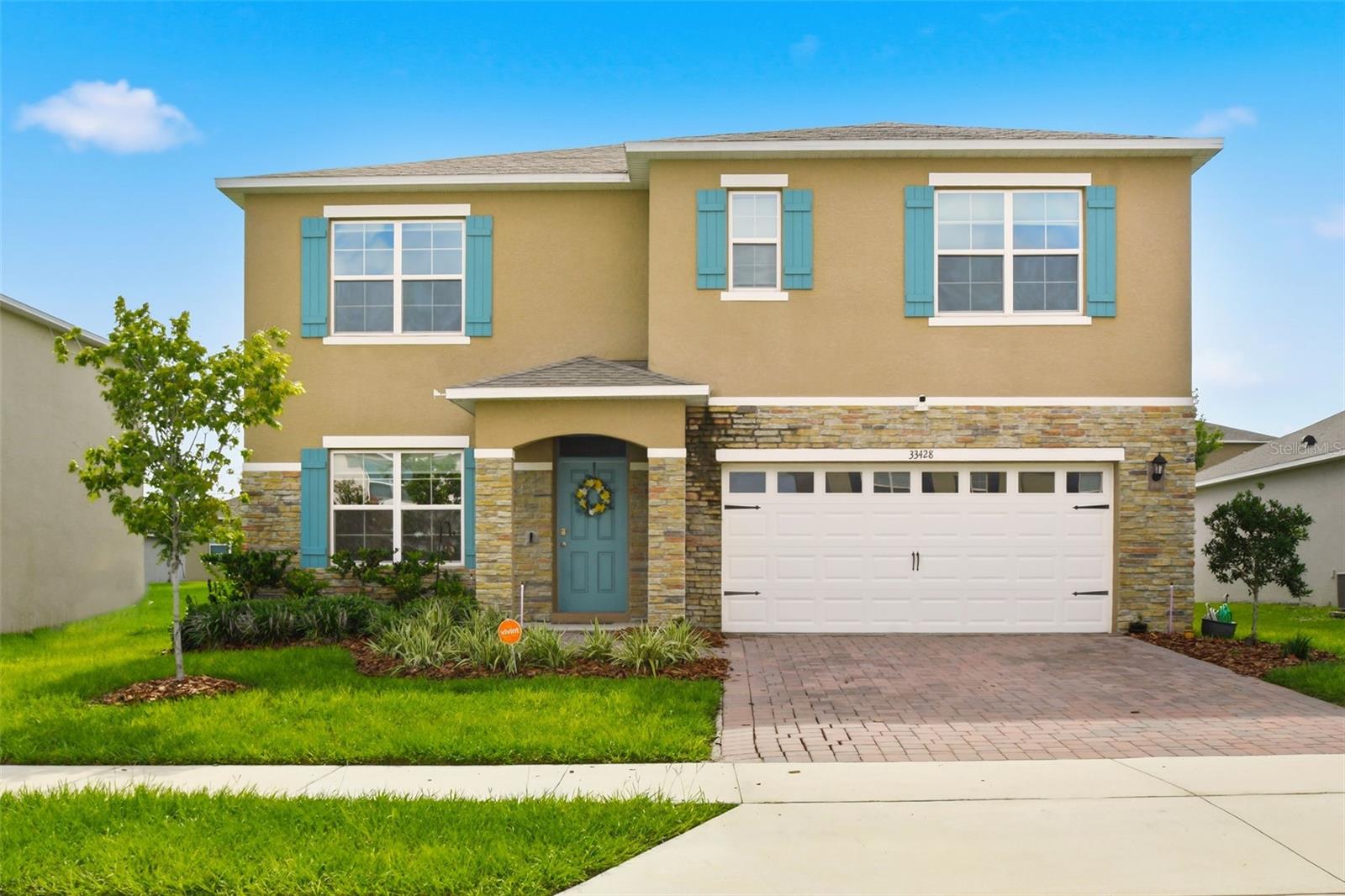 Listing photo 1 for 33428 Country House Dr