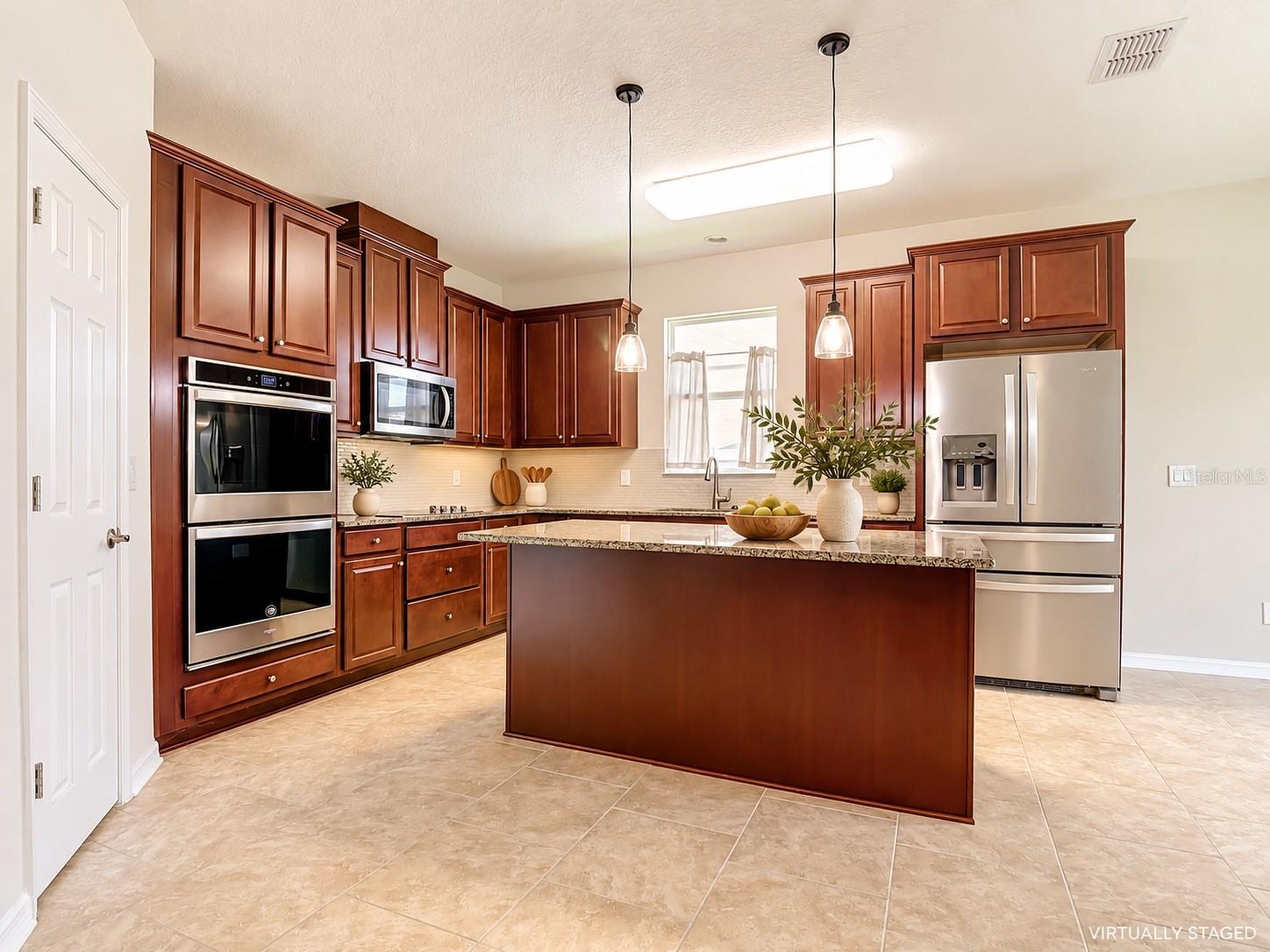 Listing photo 3 for 2687 Gaspirilla Cir