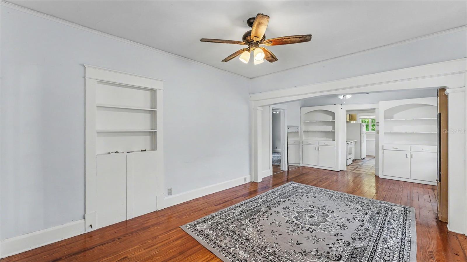 Listing photo 3 for 506 S Mckay Ave