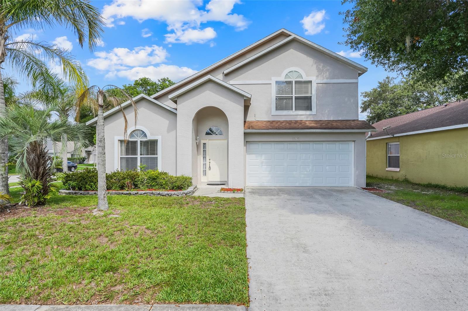 Listing photo 1 for 1324 Whitewood Way Way