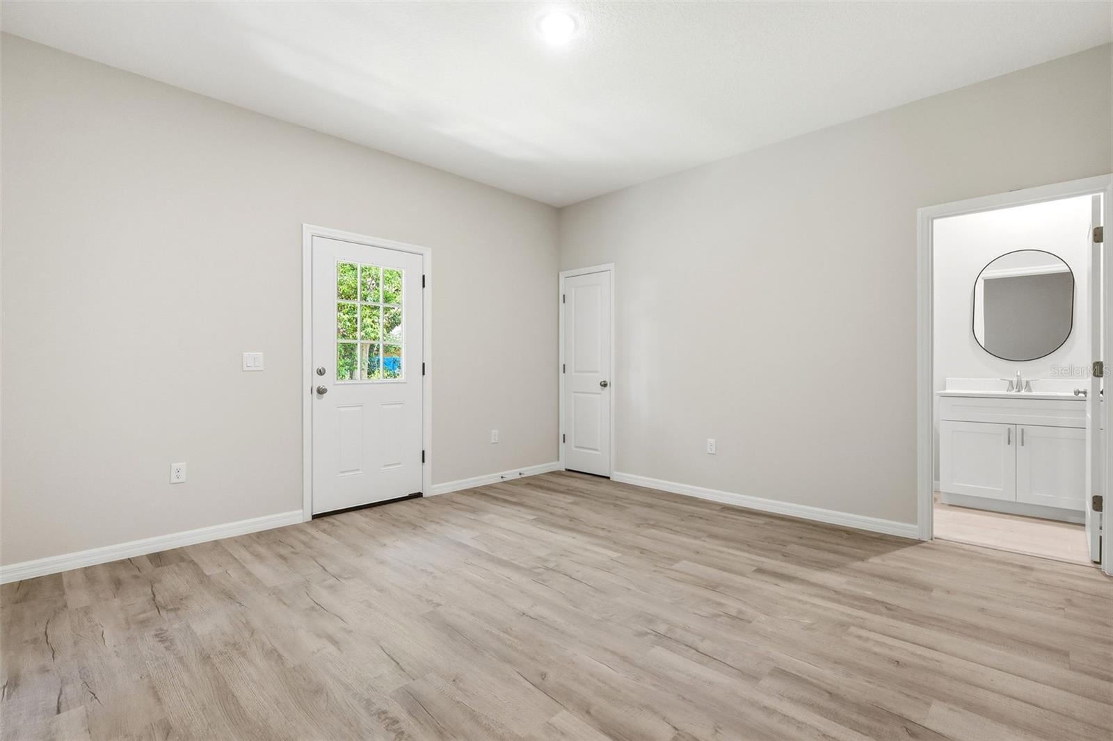 Listing photo 3 for 522 Palmetto St