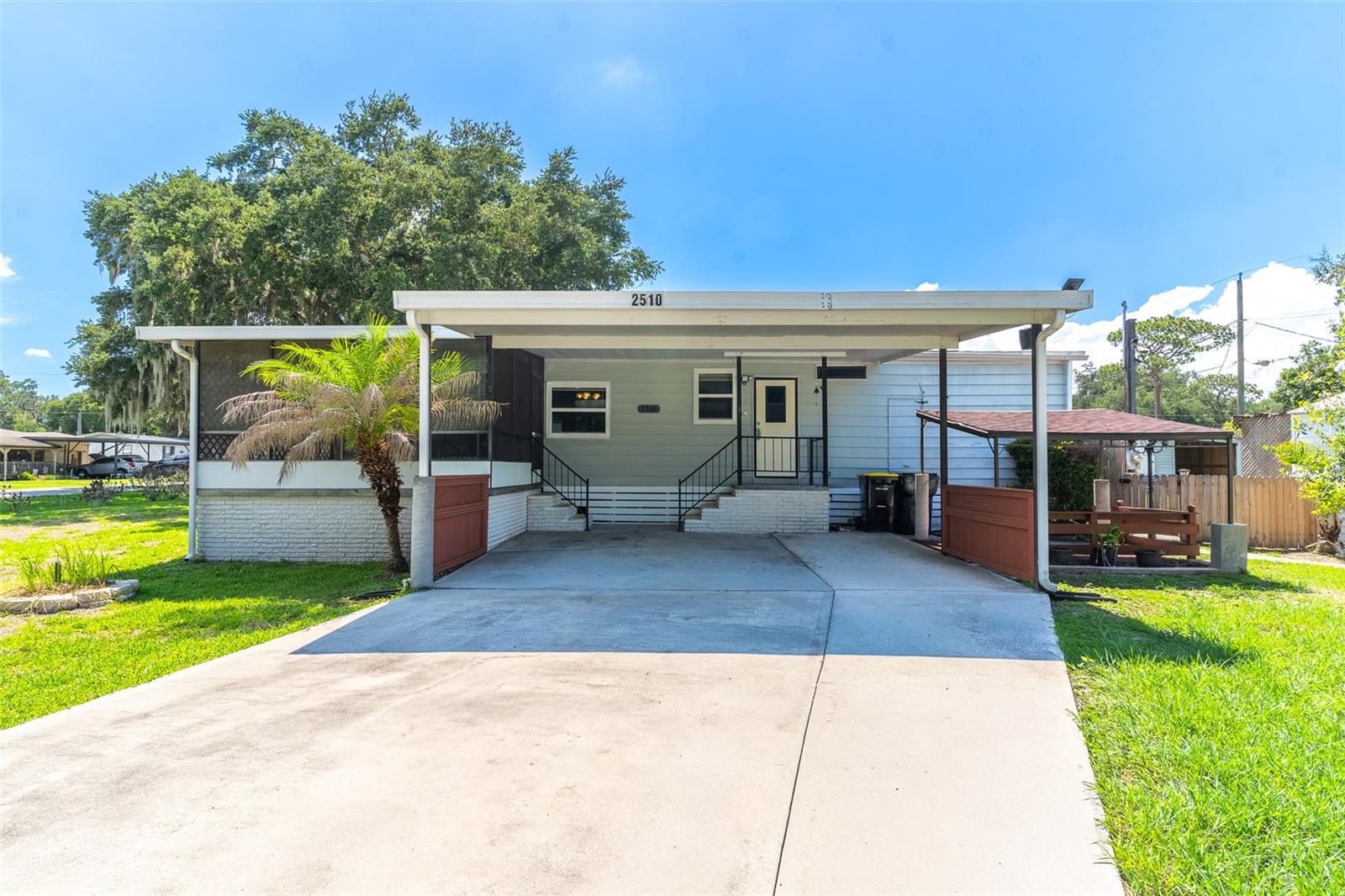 Listing photo 1 for 2510 Island Oaks E