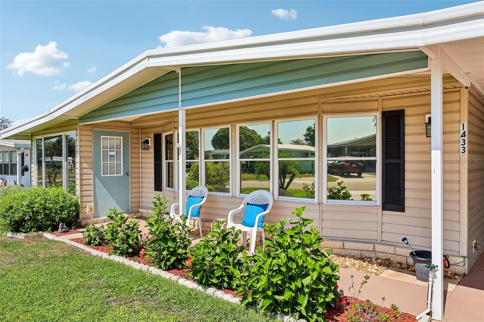 Listing photo 3 for 1433 Apache Cir