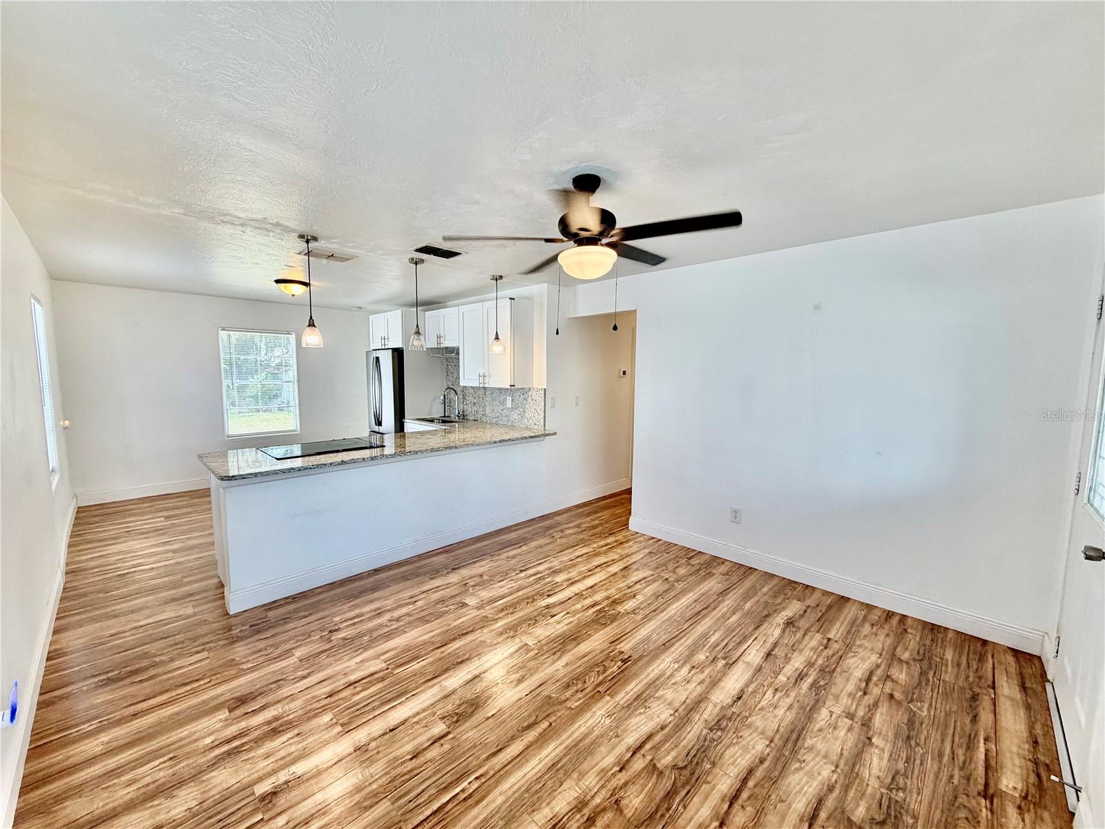 Listing photo 2 for 311 W Bella Vista St