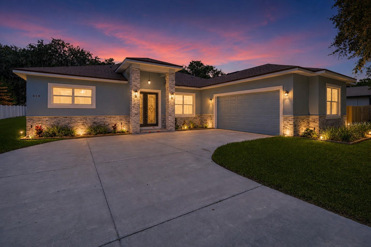 Listing photo 1 for 319 Water Shore Dr