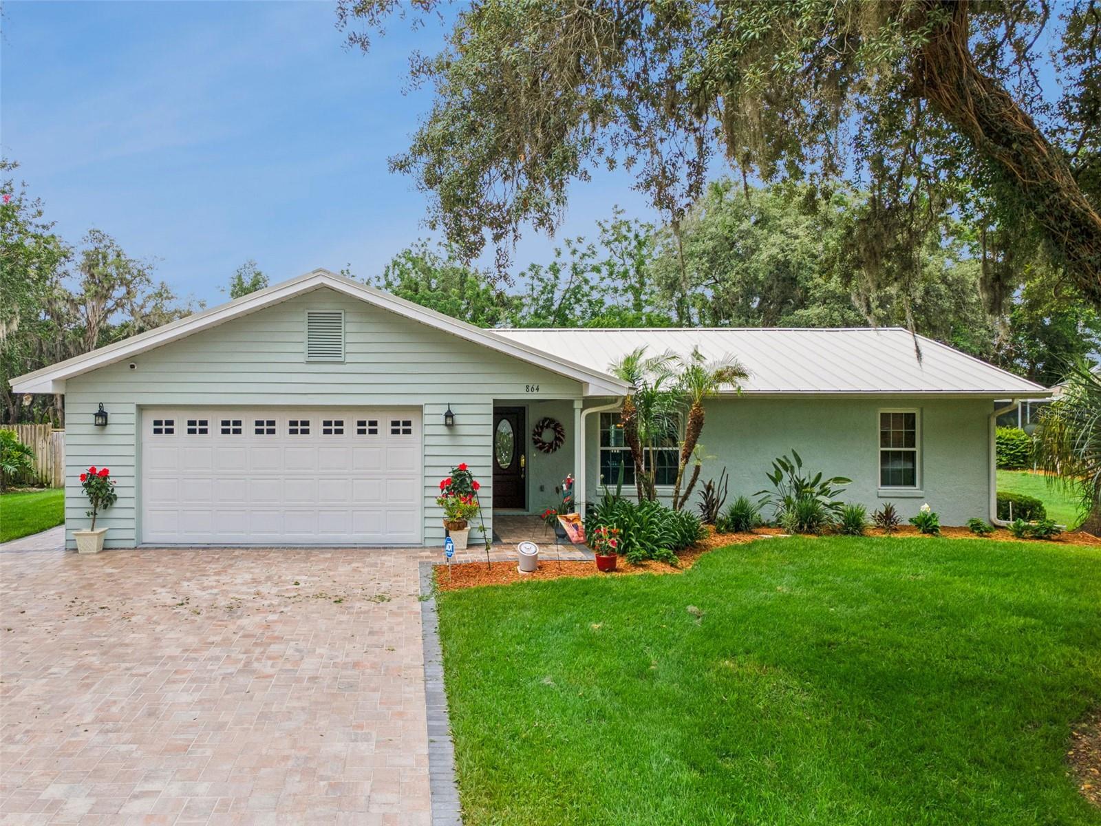 Listing photo for 864 Redwood Way