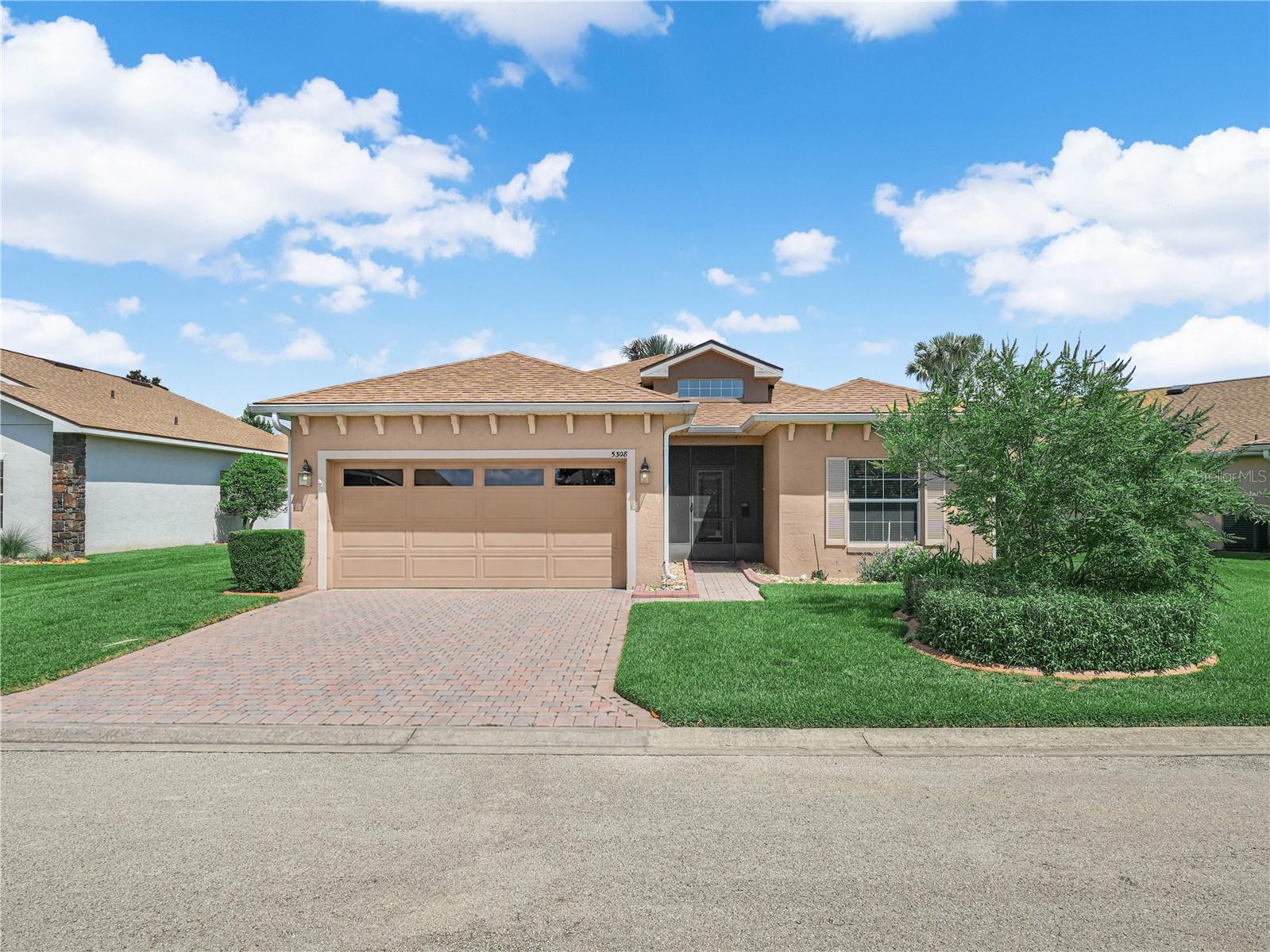 Listing photo 2 for 5308 Green Dr