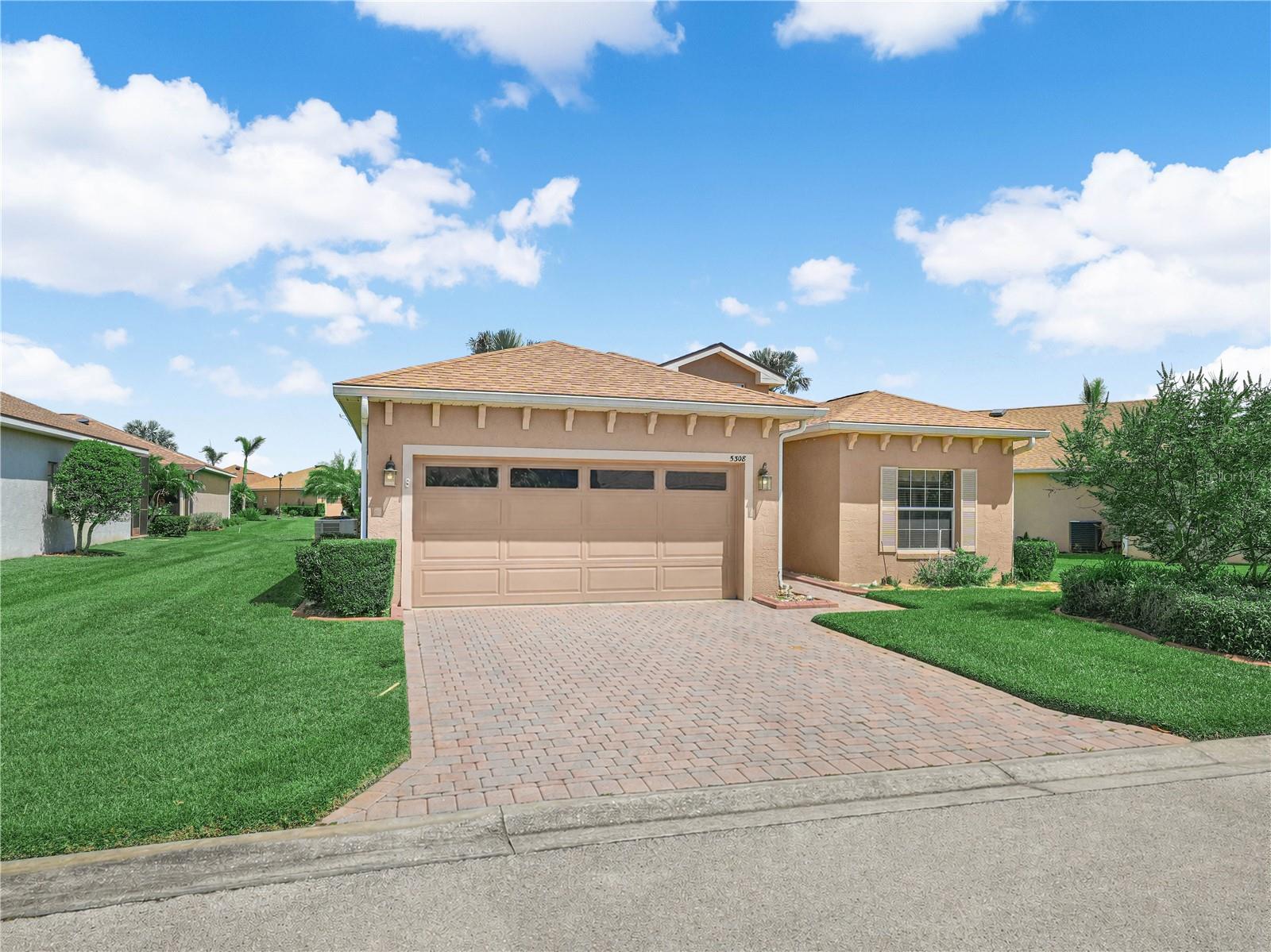 Listing photo 1 for 5308 Green Dr