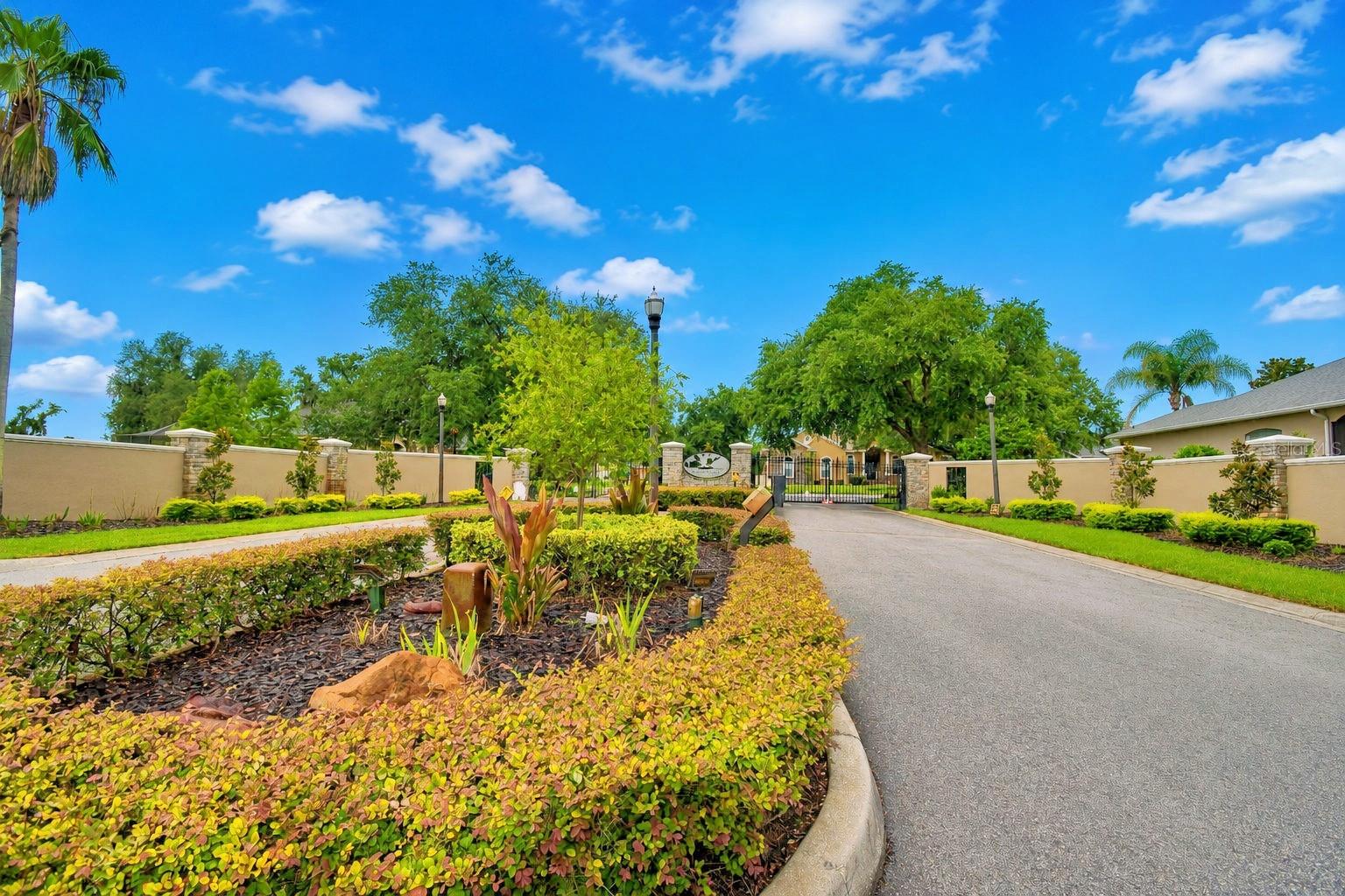 Listing photo 2 for 5516 Black Hawk Ln