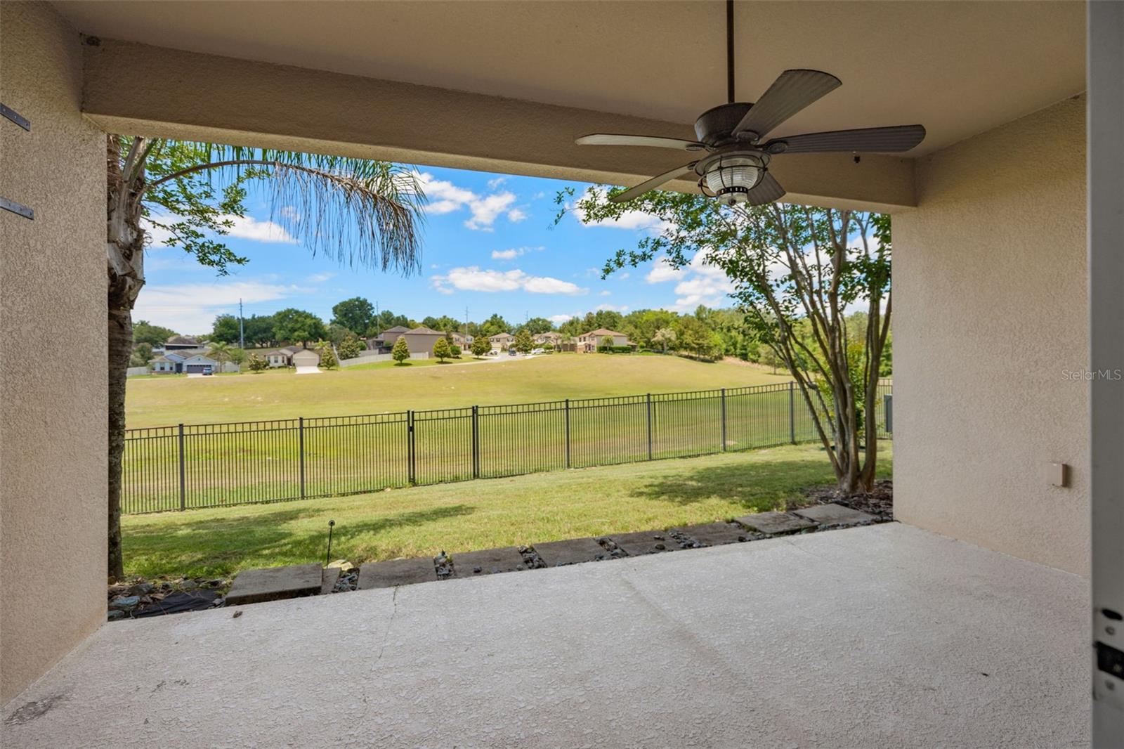 Listing photo 3 for 30115 Kladruby Pt