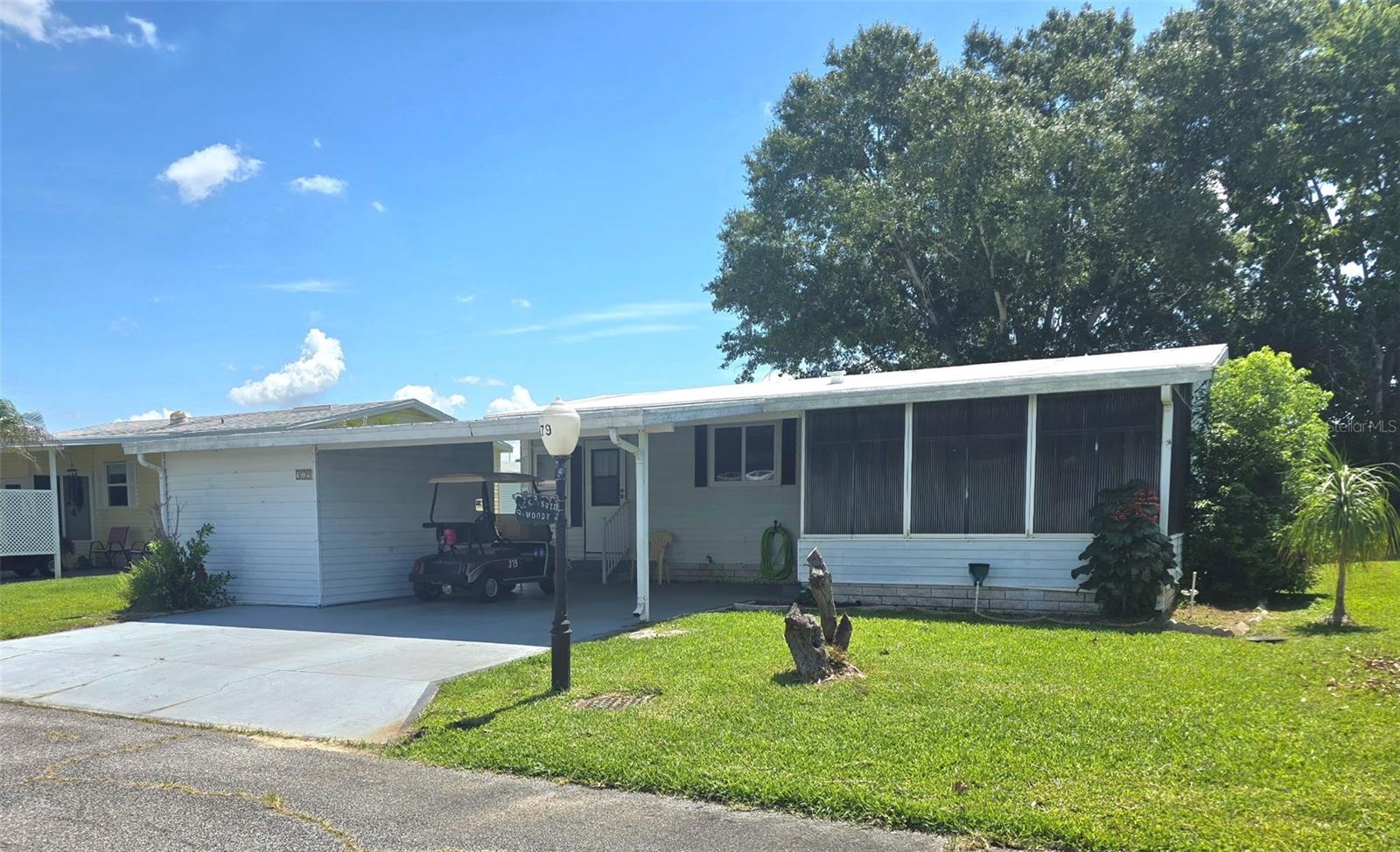 Listing photo 2 for 379 Townbridge Dr