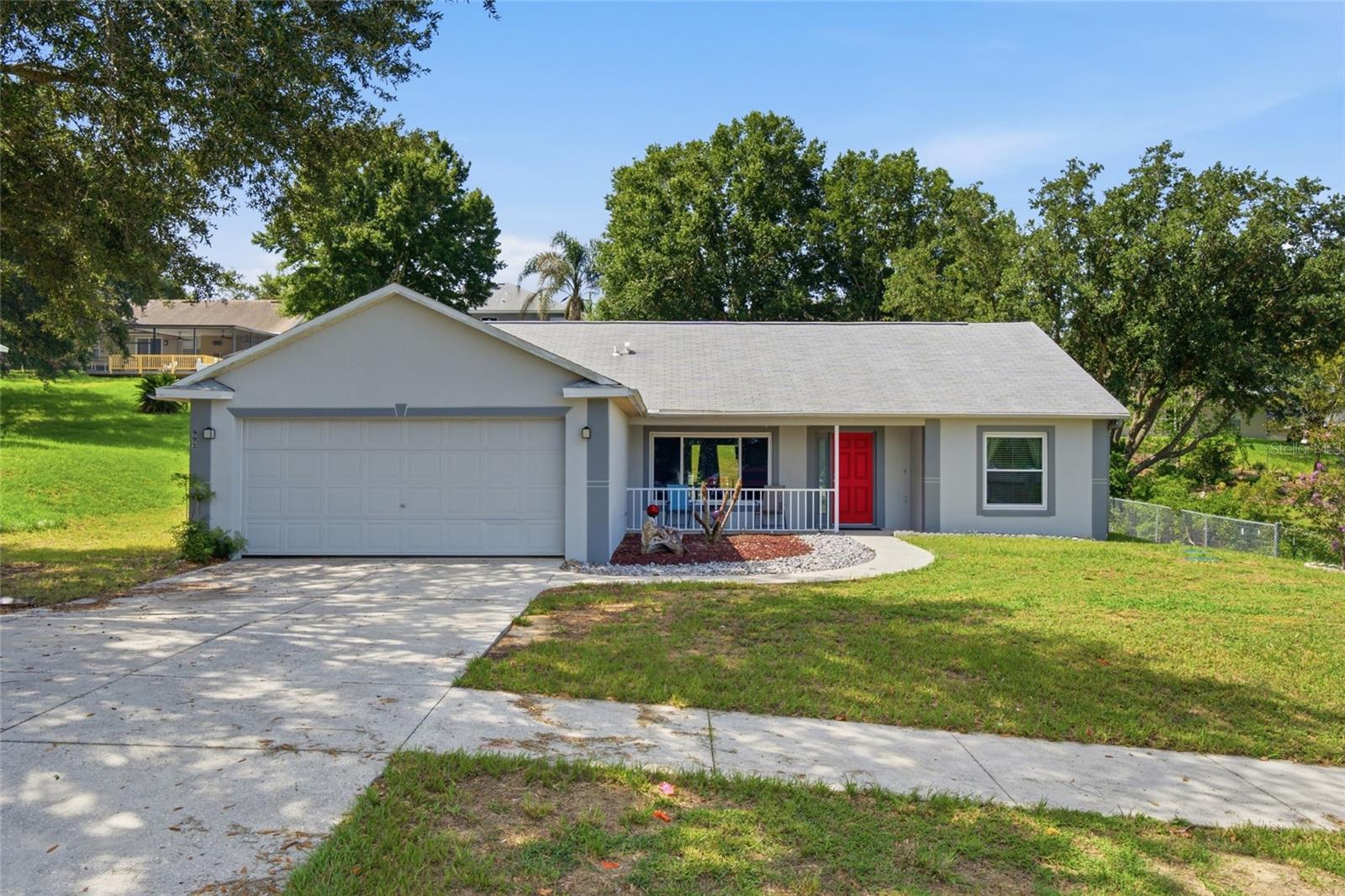 Listing photo 1 for 993 Scenic View Cir