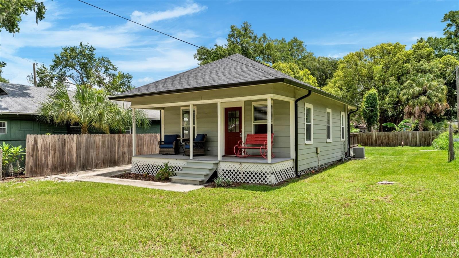 Listing photo 2 for 1034 S Dakota Ave