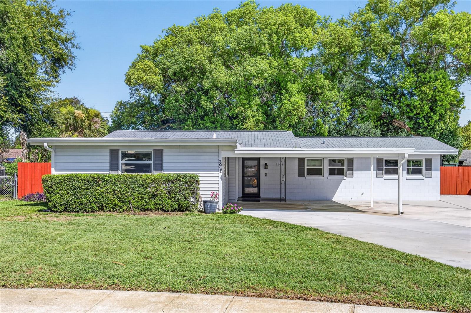 Listing photo 1 for 2021 Oliver Pl