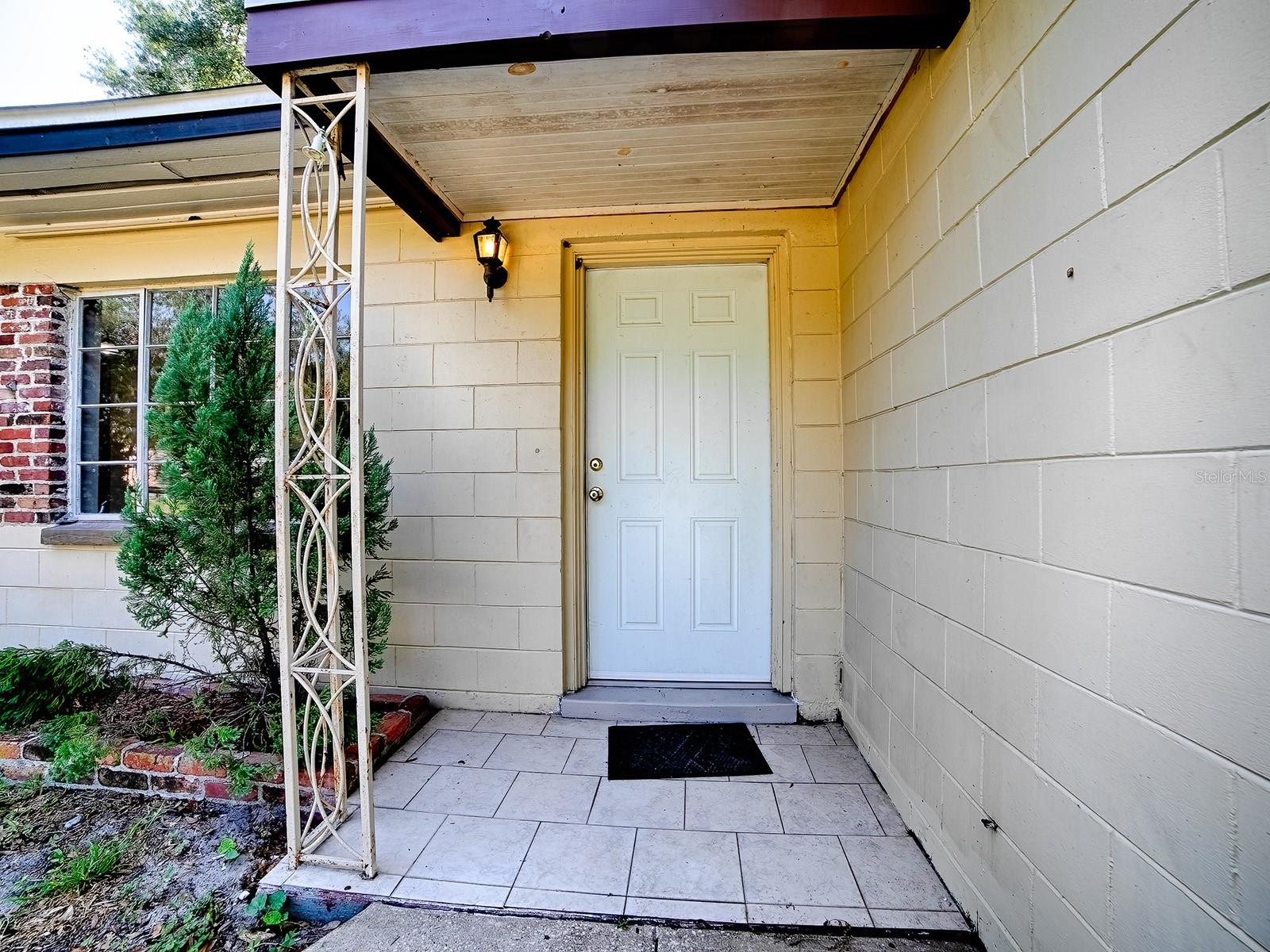 Listing photo 3 for 404 Louis St