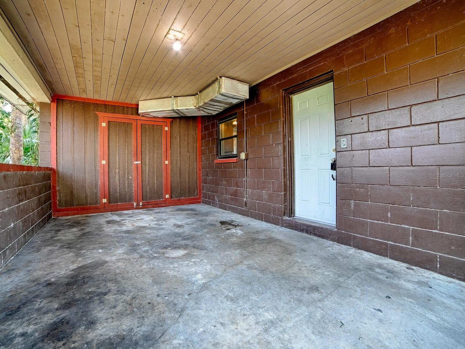 Listing photo 2 for 404 Louis St