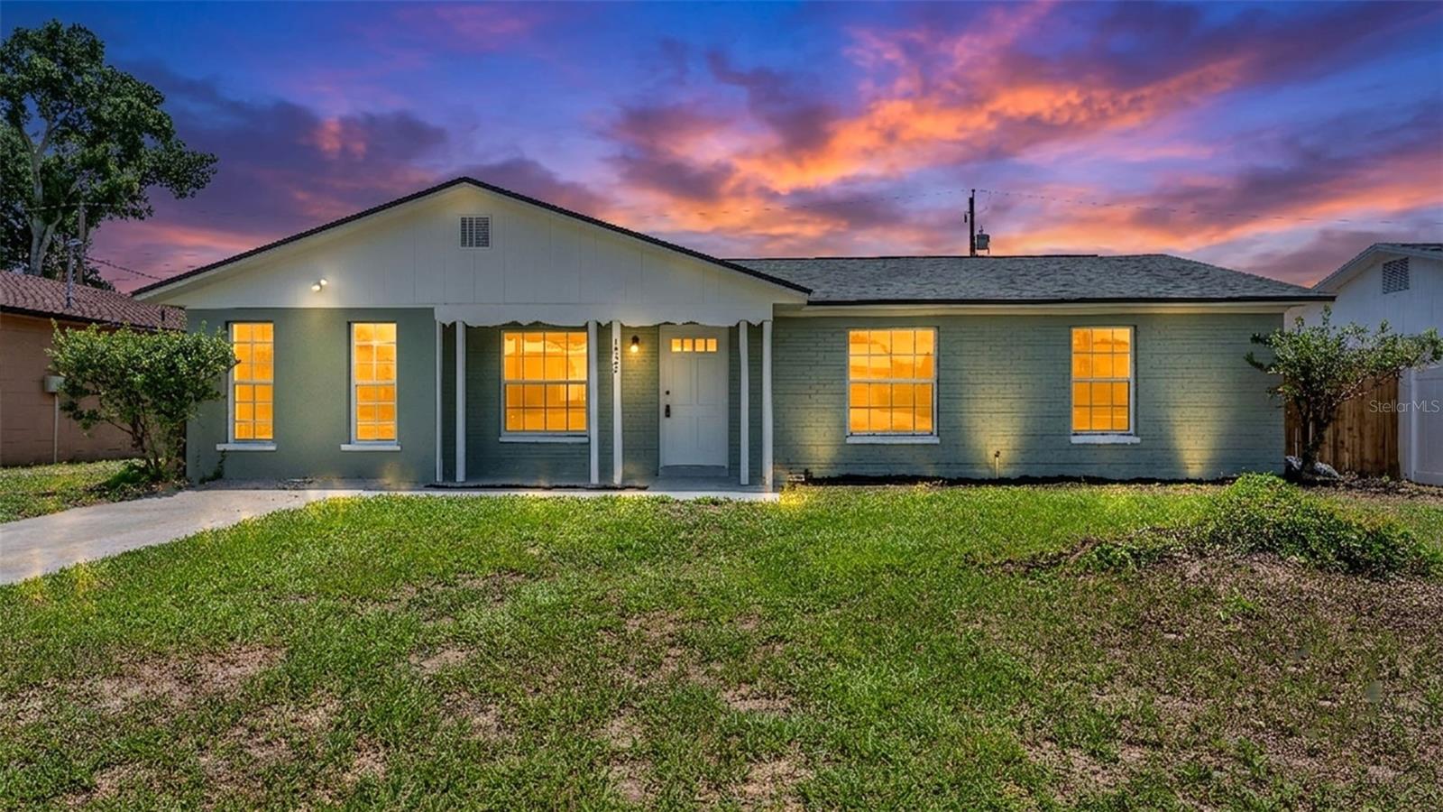 Listing photo 1 for 1726 Cordova Cir W