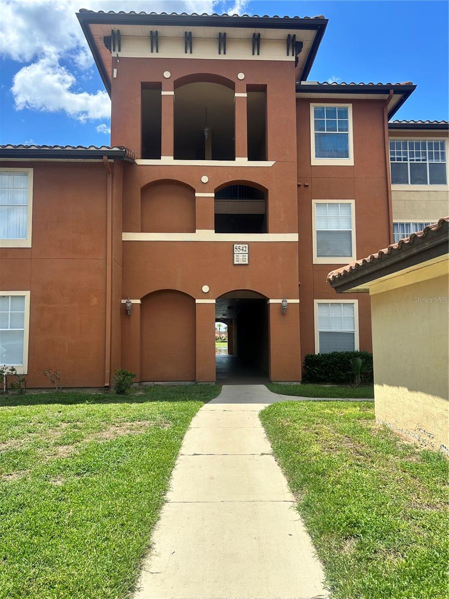 5542 METROWEST BOULEVARD Unit 7-104