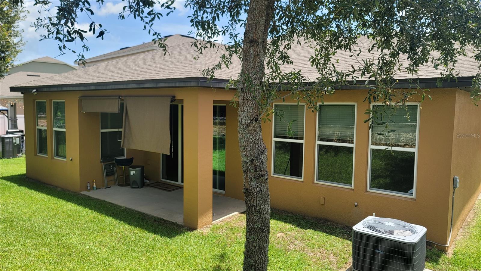 Listing photo 2 for 920 Boxelder Ave