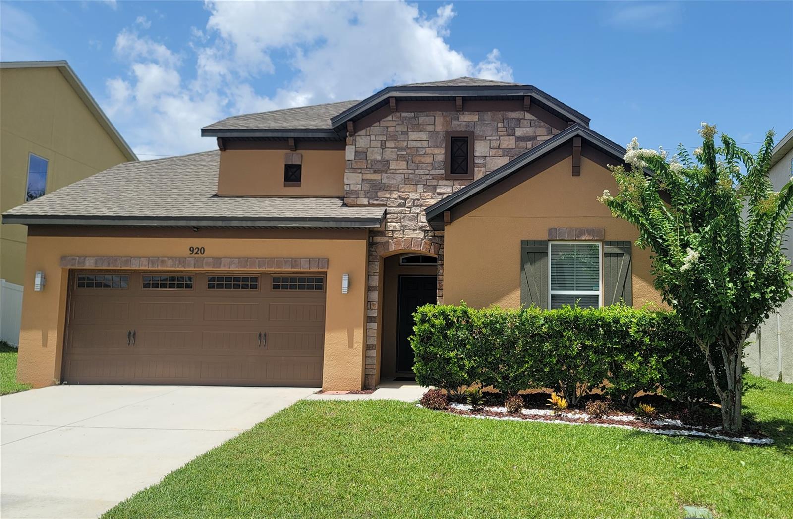 Listing photo 1 for 920 Boxelder Ave