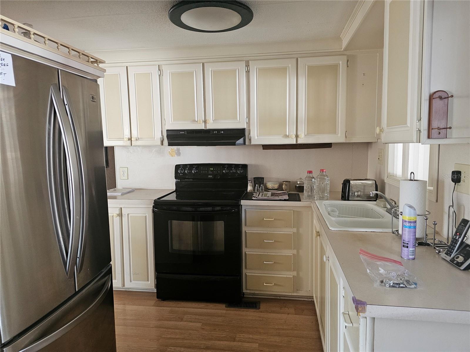 Listing photo 3 for 104 Ixora Way