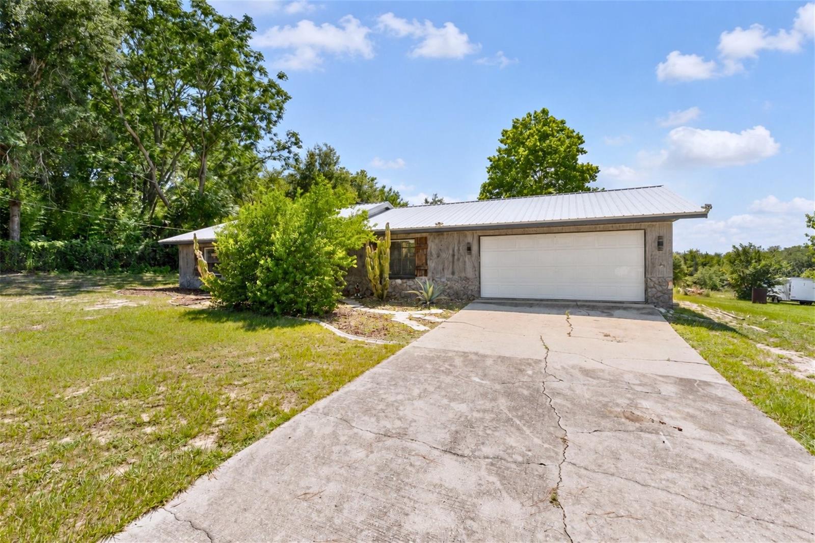 Listing photo 1 for 37149 Grays Airport Rd