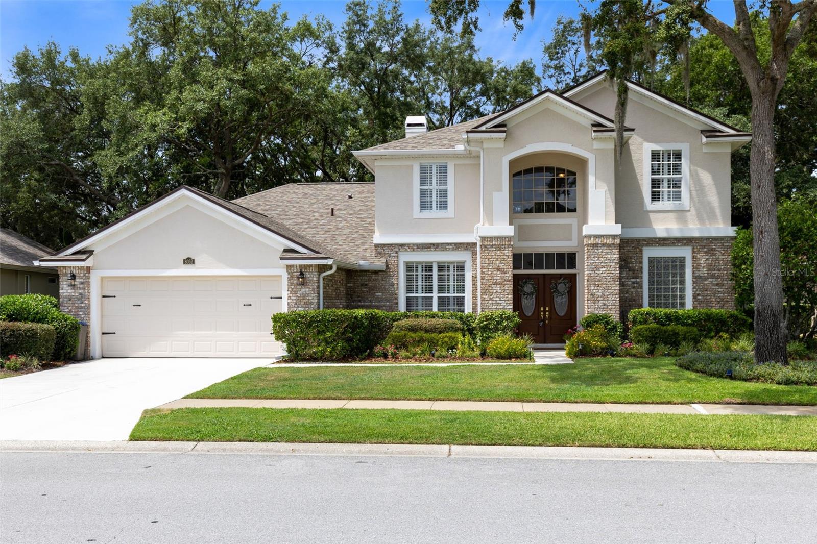 Listing photo 1 for 8052 Laurel Ridge Dr