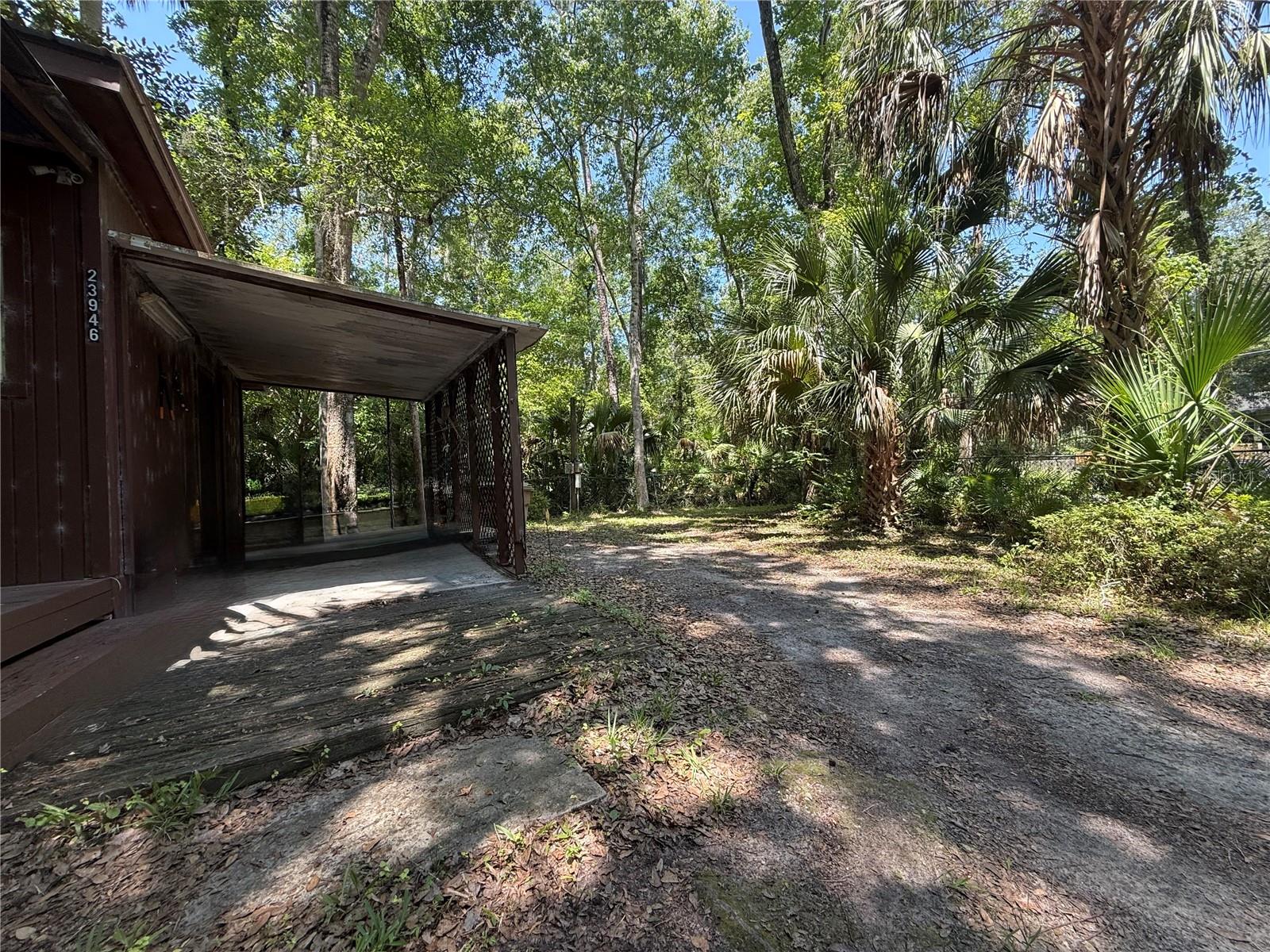 Listing photo 3 for 23946 Indigo Rd