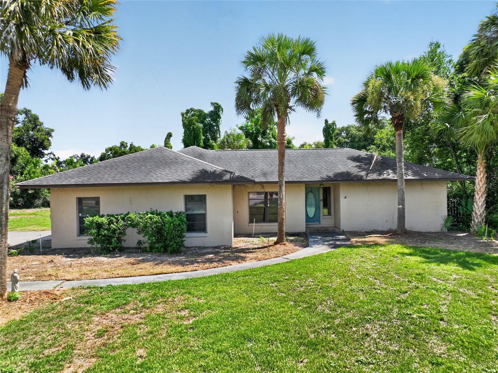 Listing photo 2 for 2085 Sussex Dr