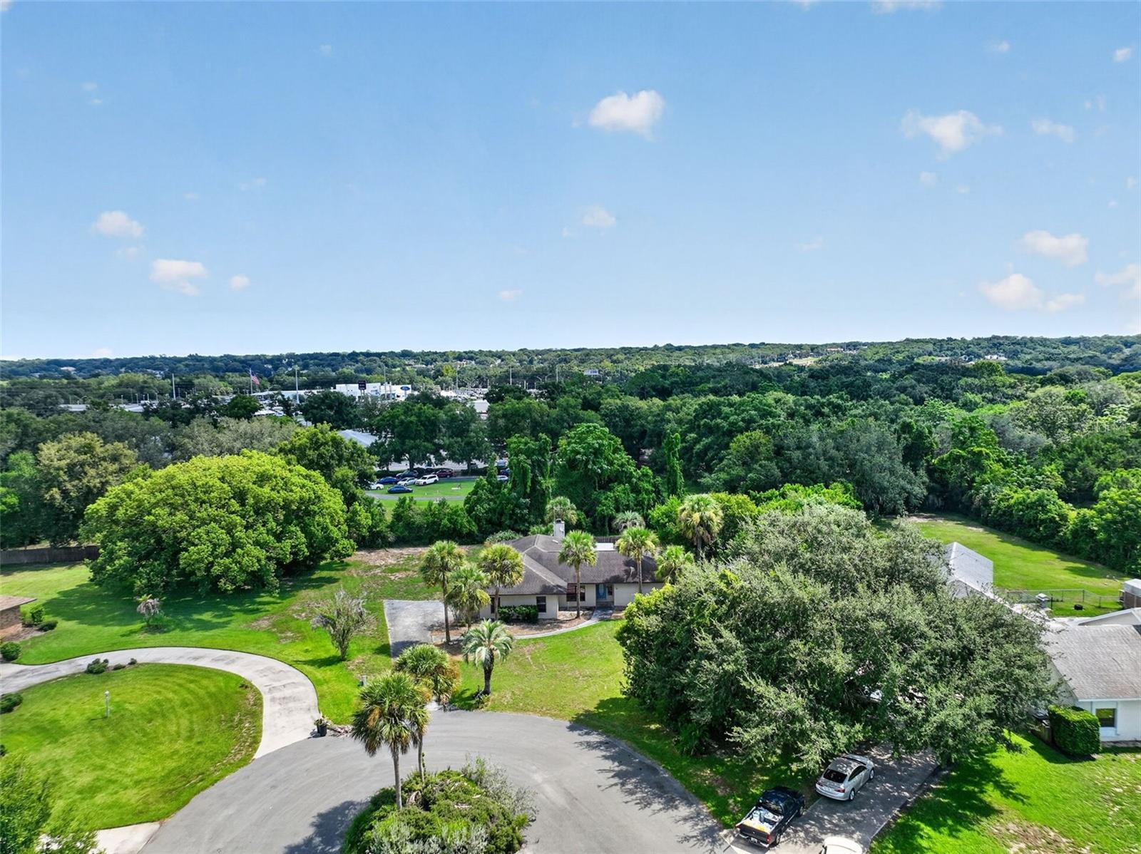Listing photo 1 for 2085 Sussex Dr